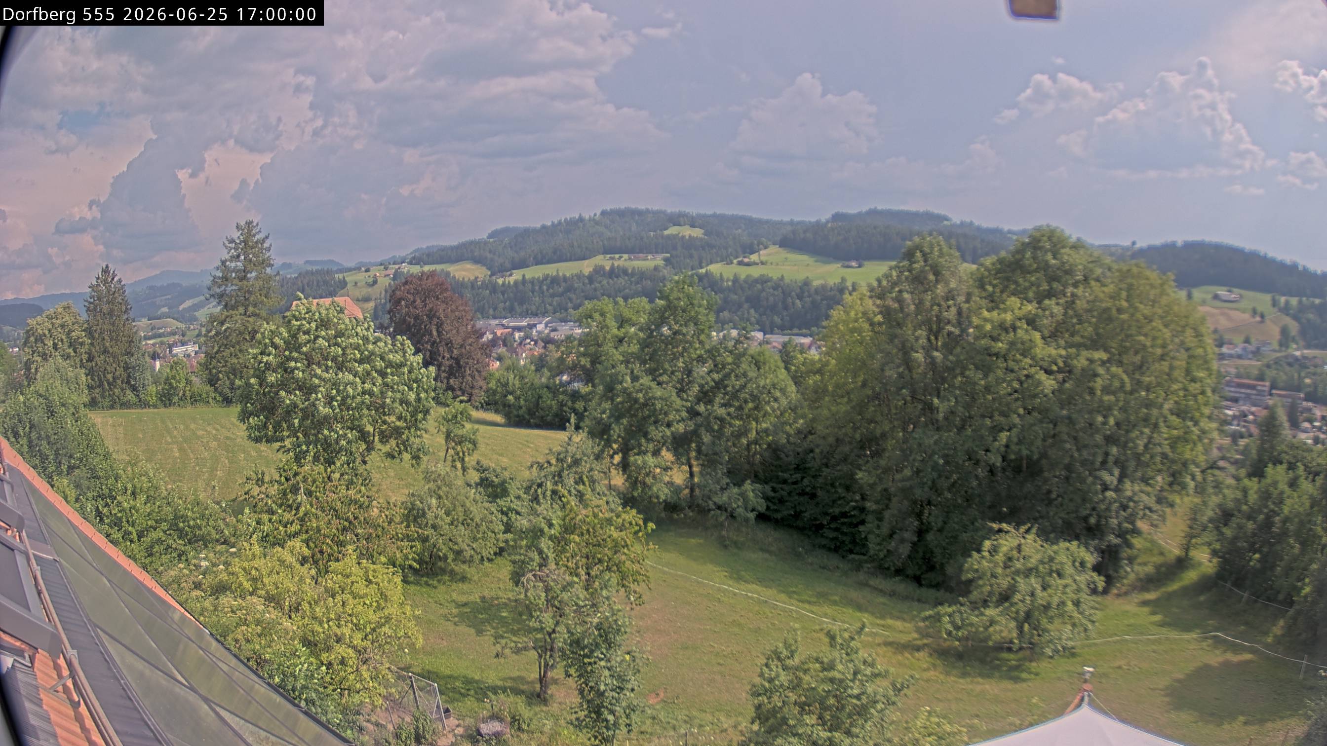 Webcam-Bild: Aussicht vom Dorfberg in Langnau 20260625-170000