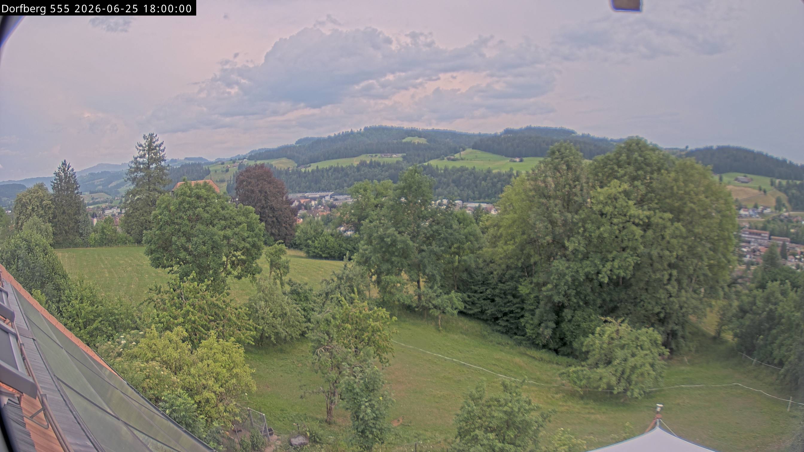 Webcam-Bild: Aussicht vom Dorfberg in Langnau 20260625-180000