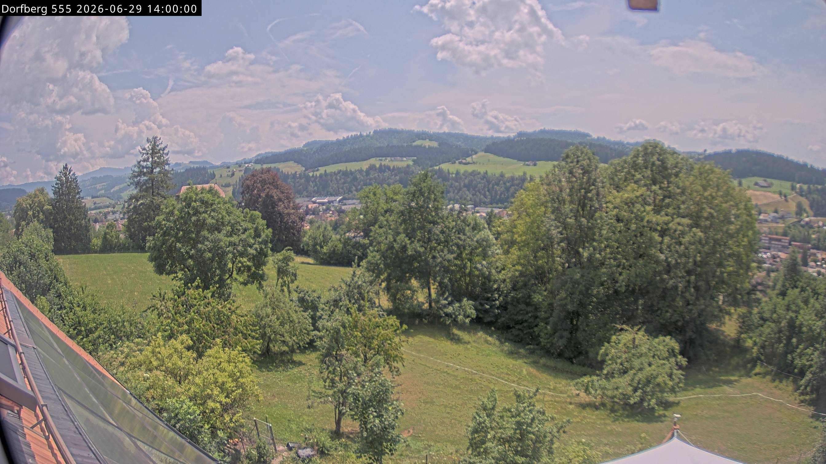 Webcam-Bild: Aussicht vom Dorfberg in Langnau 20260629-140000