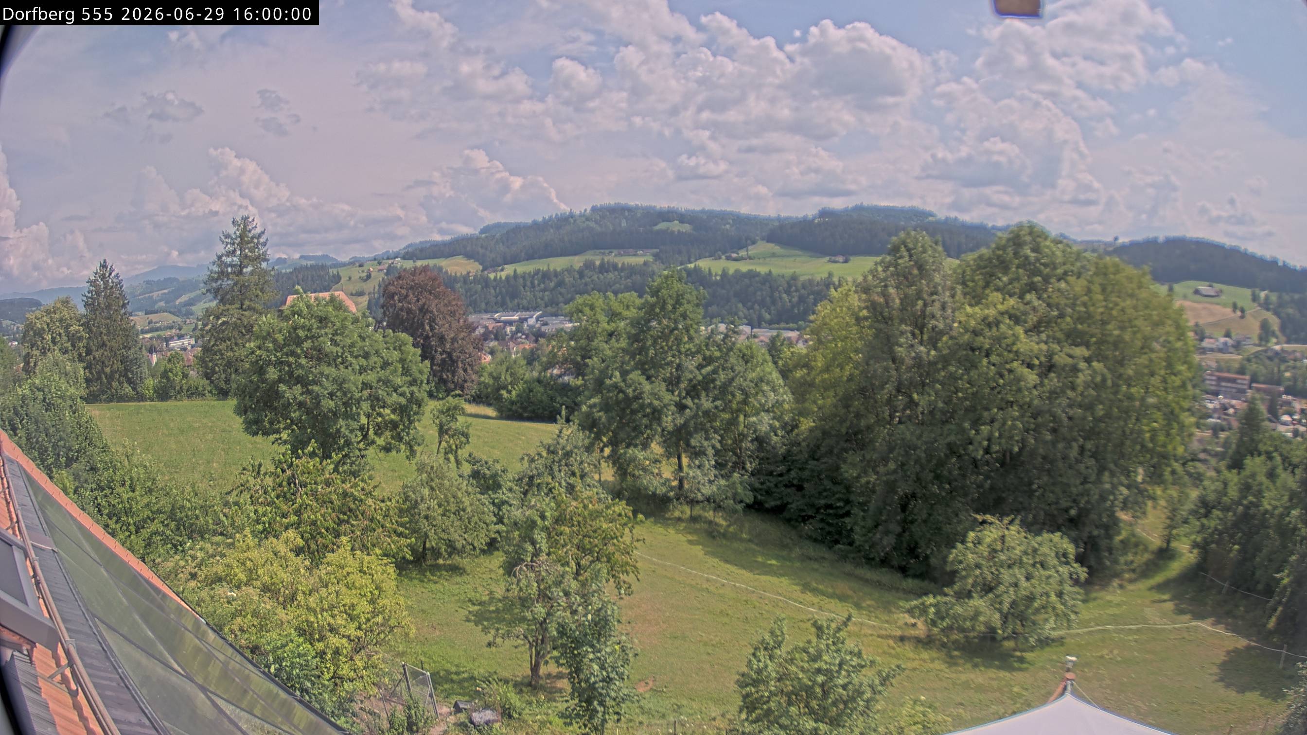Webcam-Bild: Aussicht vom Dorfberg in Langnau 20260629-160000