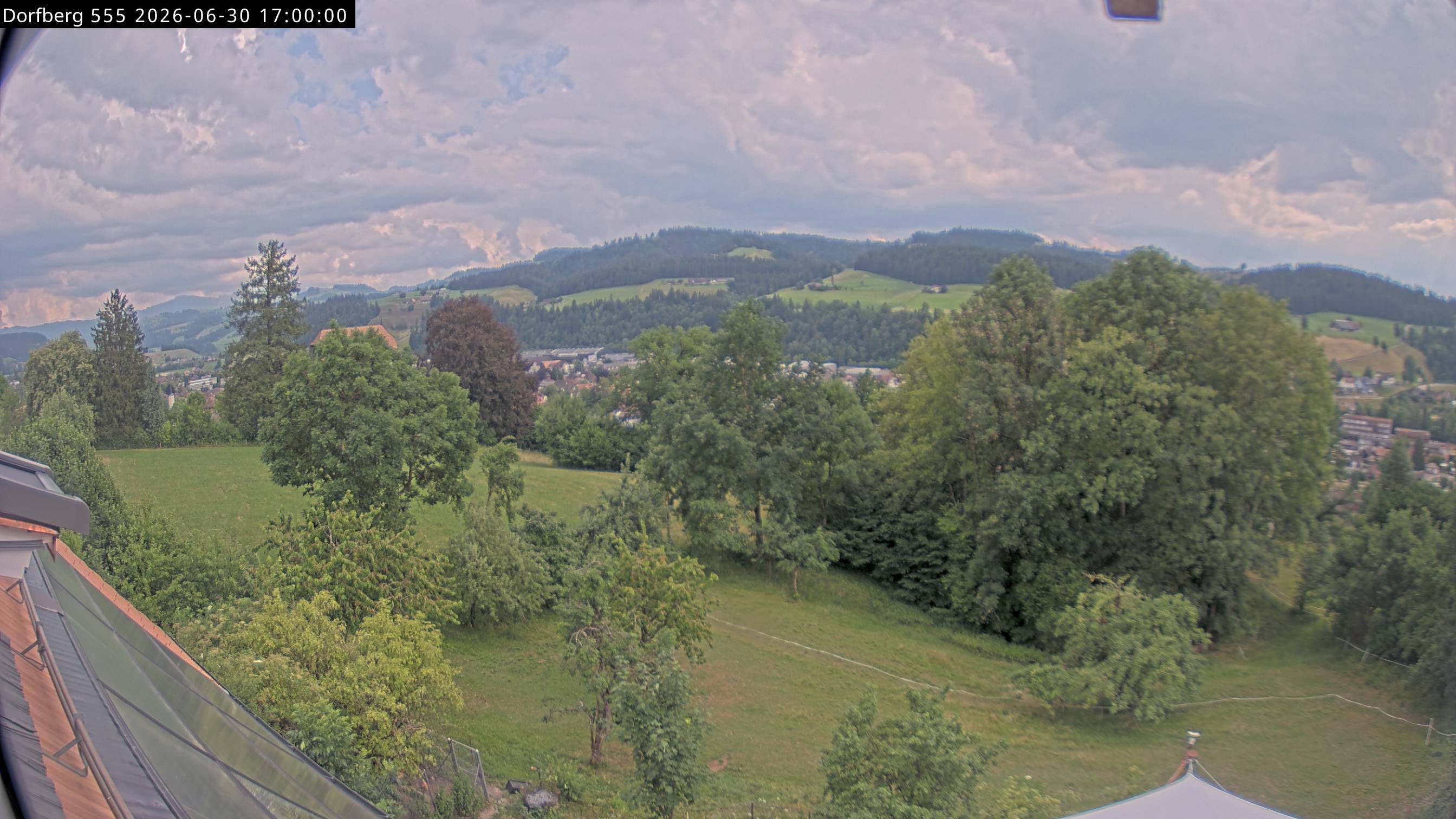 Webcam-Bild: Aussicht vom Dorfberg in Langnau 20260630-170000