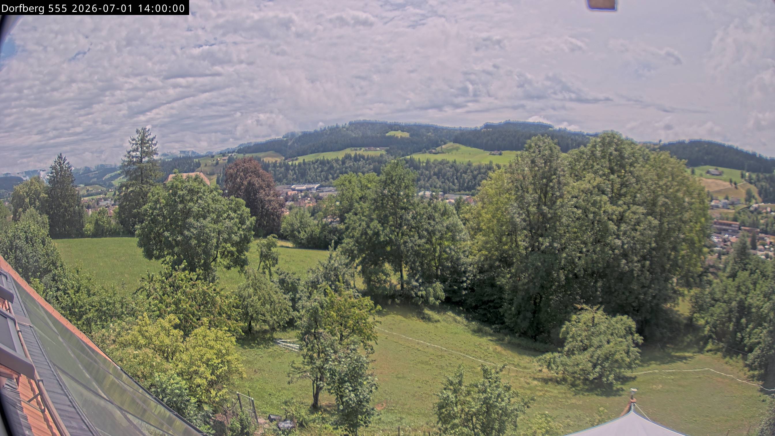 Webcam-Bild: Aussicht vom Dorfberg in Langnau 20260701-140000