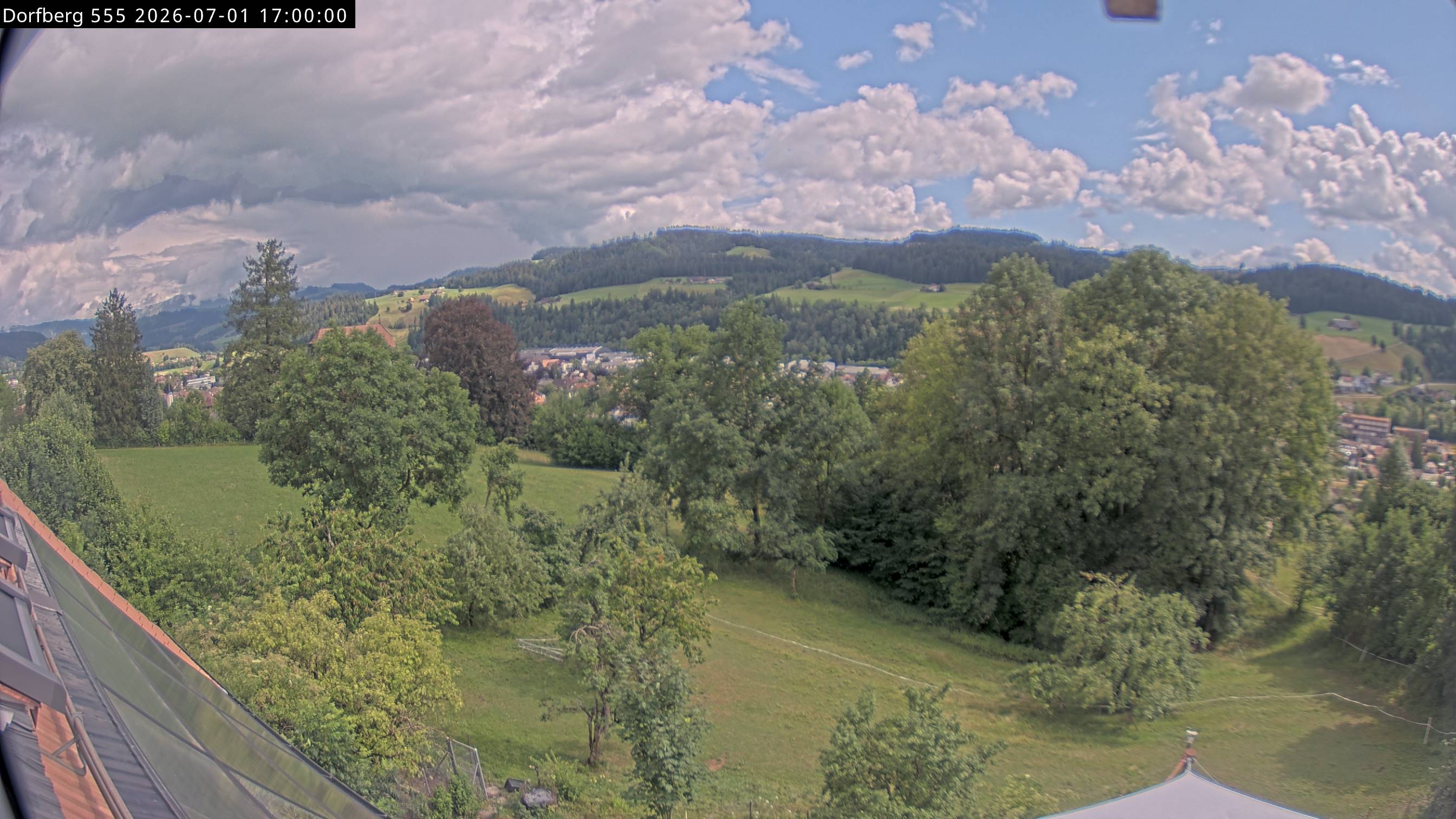 Webcam-Bild: Aussicht vom Dorfberg in Langnau 20260701-170000
