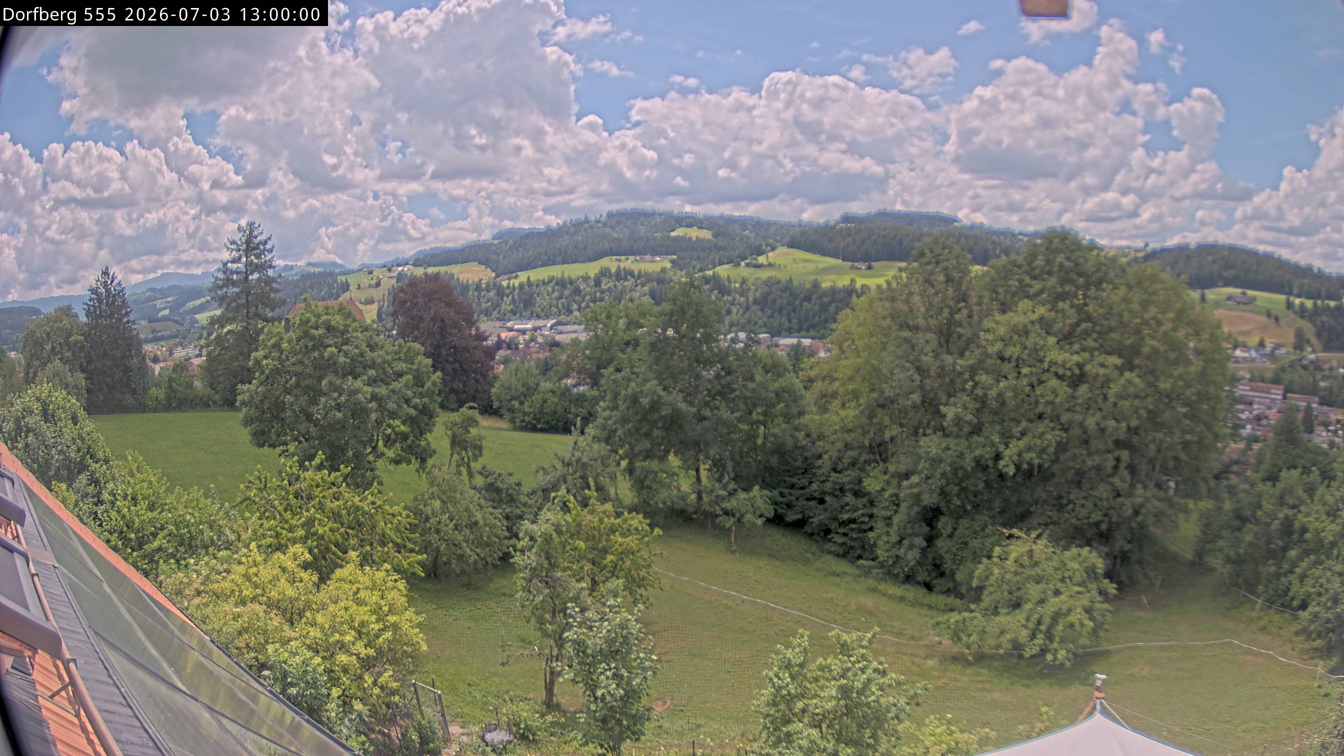 Webcam-Bild: Aussicht vom Dorfberg in Langnau 20260703-130000
