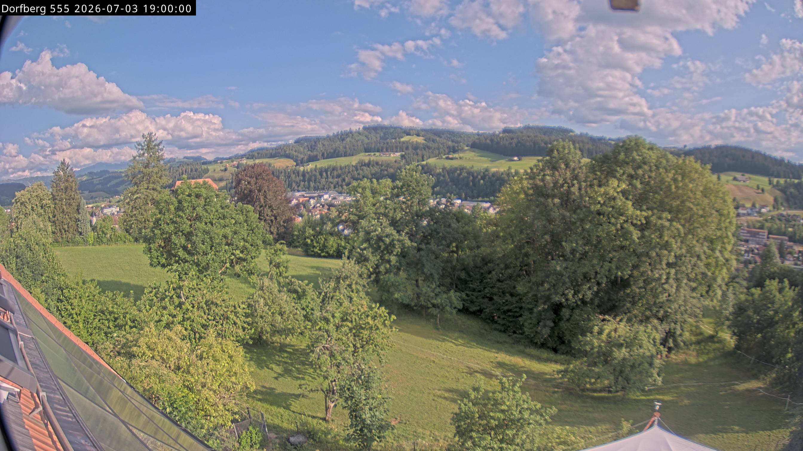 Webcam-Bild: Aussicht vom Dorfberg in Langnau 20260703-190000