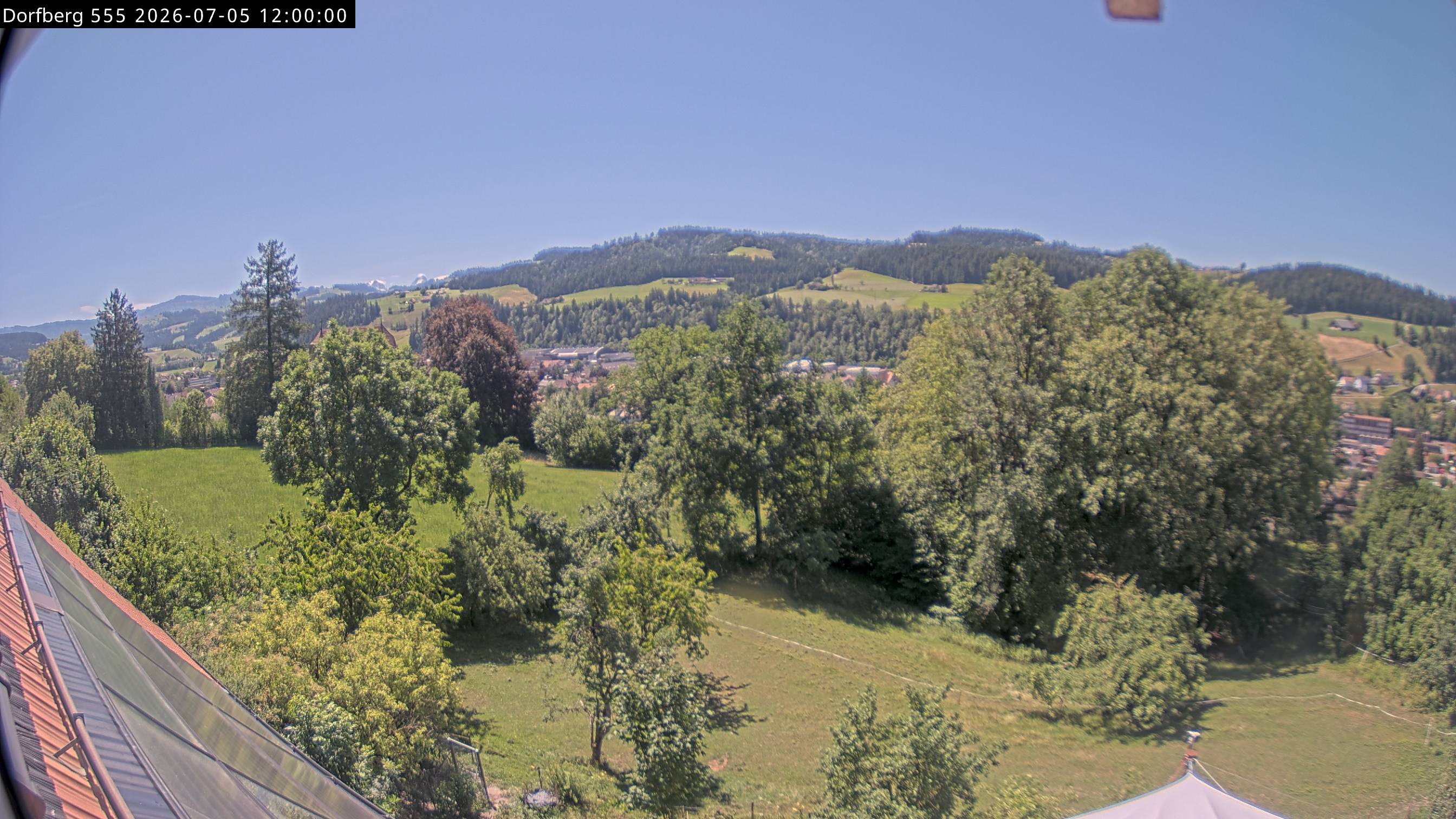 Webcam-Bild: Aussicht vom Dorfberg in Langnau 20260705-120000