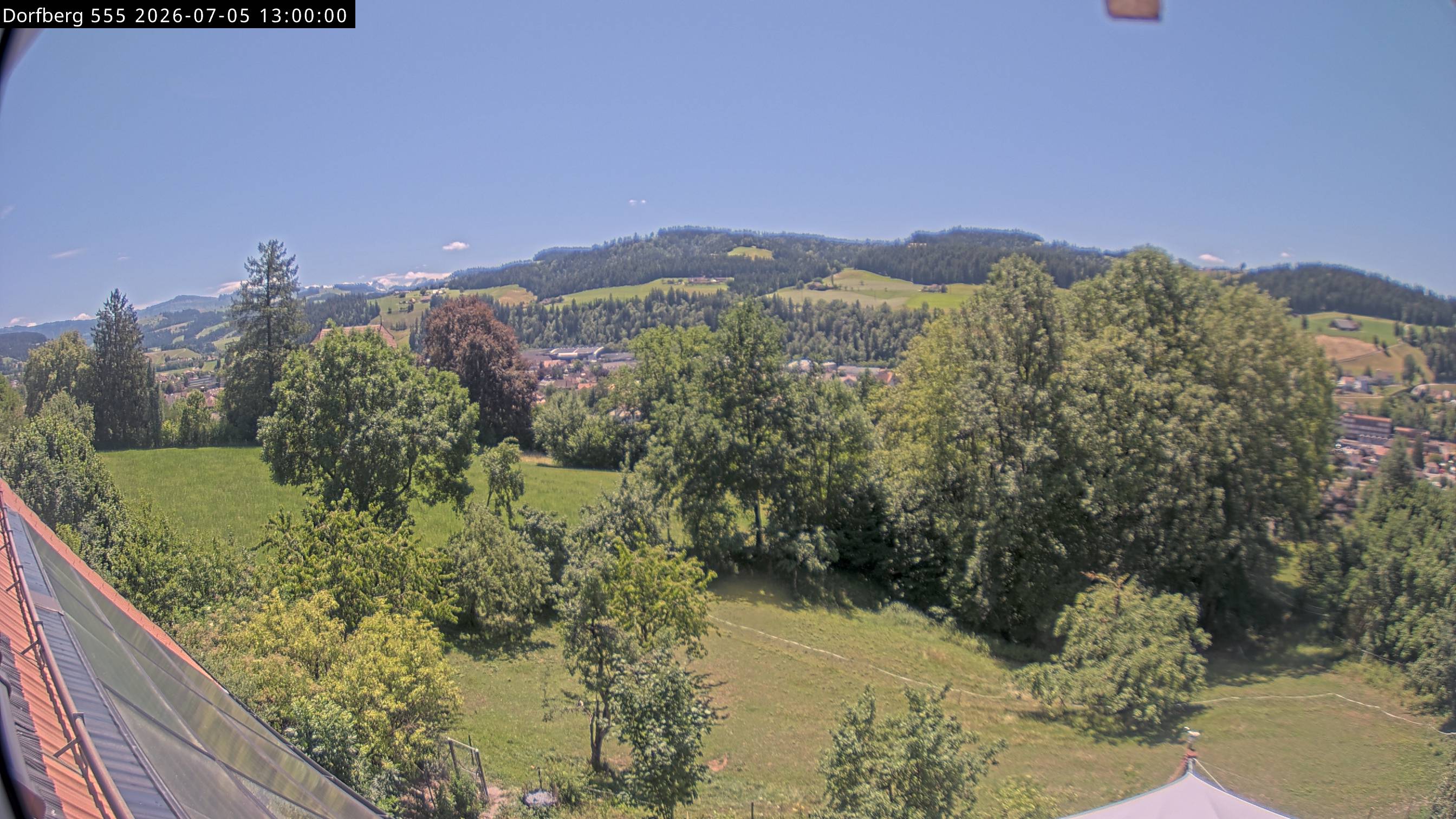 Webcam-Bild: Aussicht vom Dorfberg in Langnau 20260705-130000