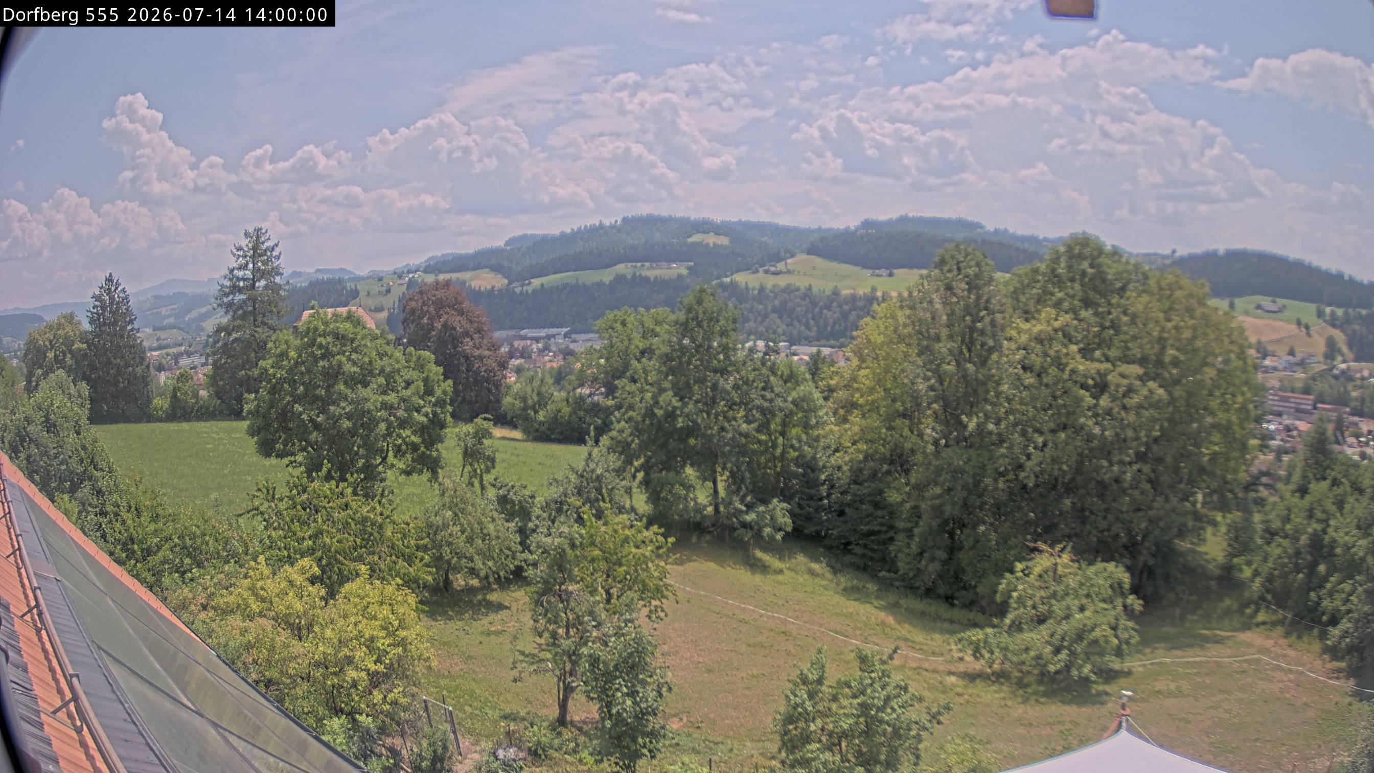 Webcam-Bild: Aussicht vom Dorfberg in Langnau 20260714-140000