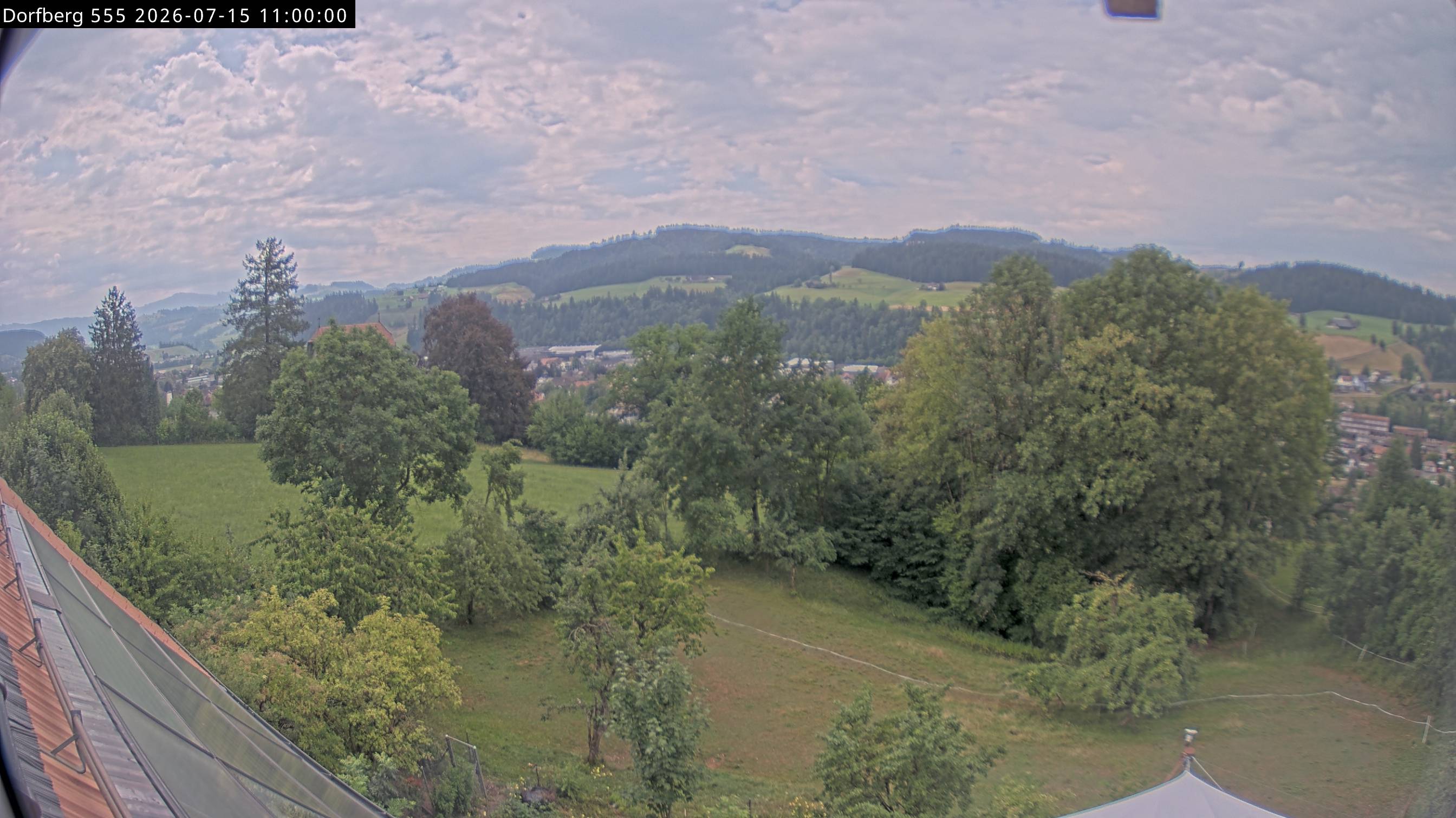 Webcam-Bild: Aussicht vom Dorfberg in Langnau 20260715-110000