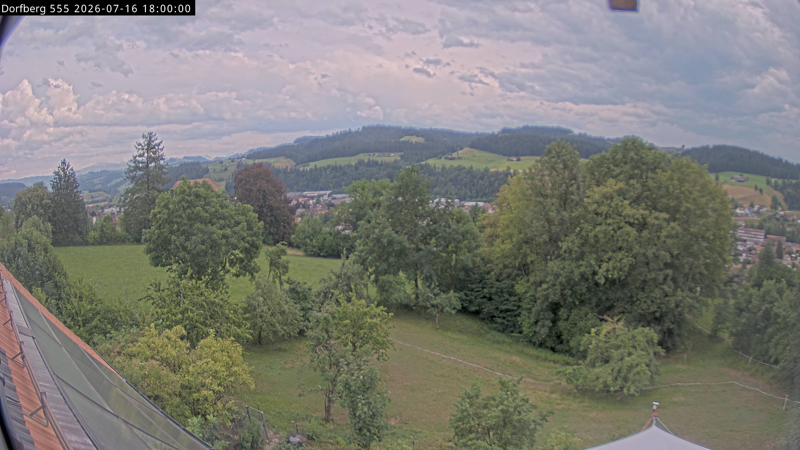 Webcam-Bild: Aussicht vom Dorfberg in Langnau 20260716-180000