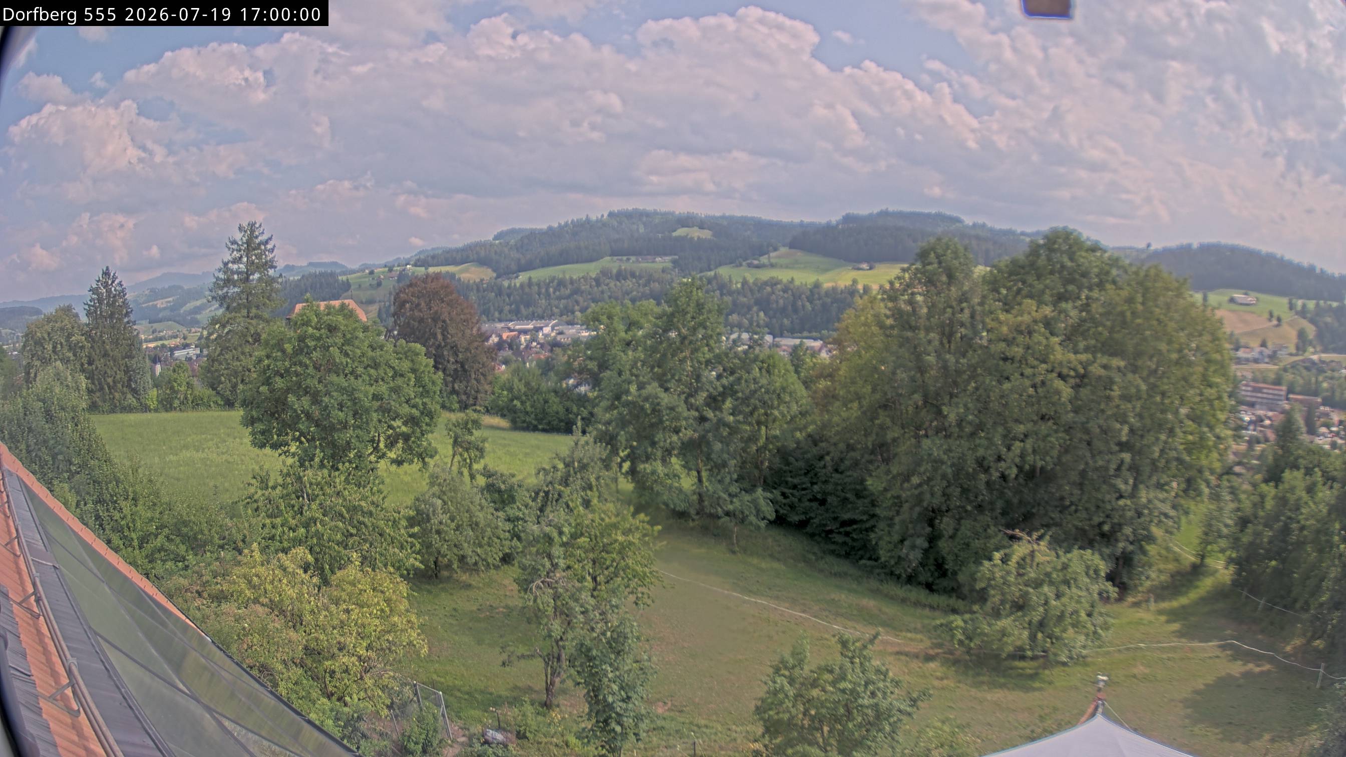 Webcam-Bild: Aussicht vom Dorfberg in Langnau 20260719-170000