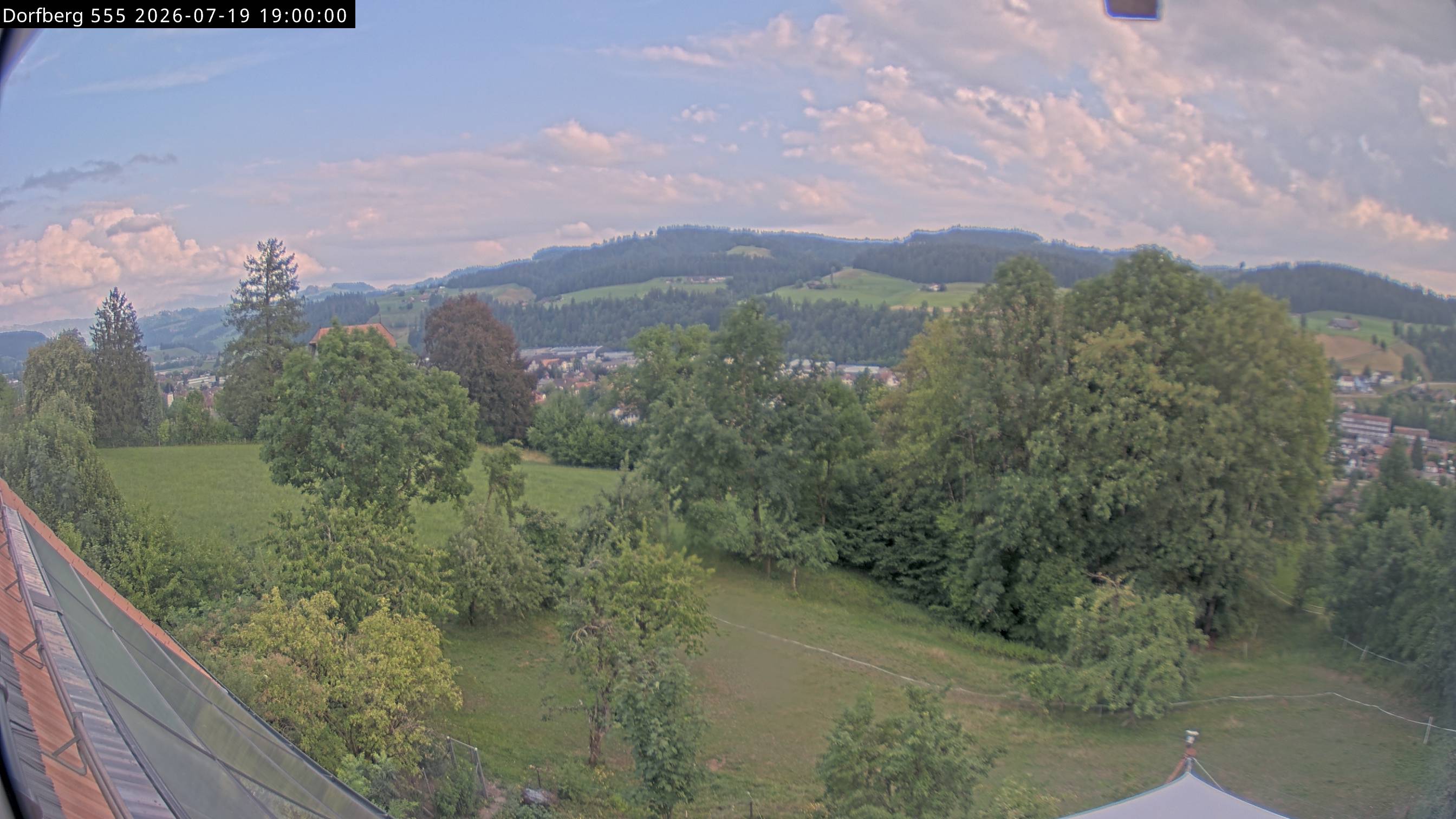 Webcam-Bild: Aussicht vom Dorfberg in Langnau 20260719-190000