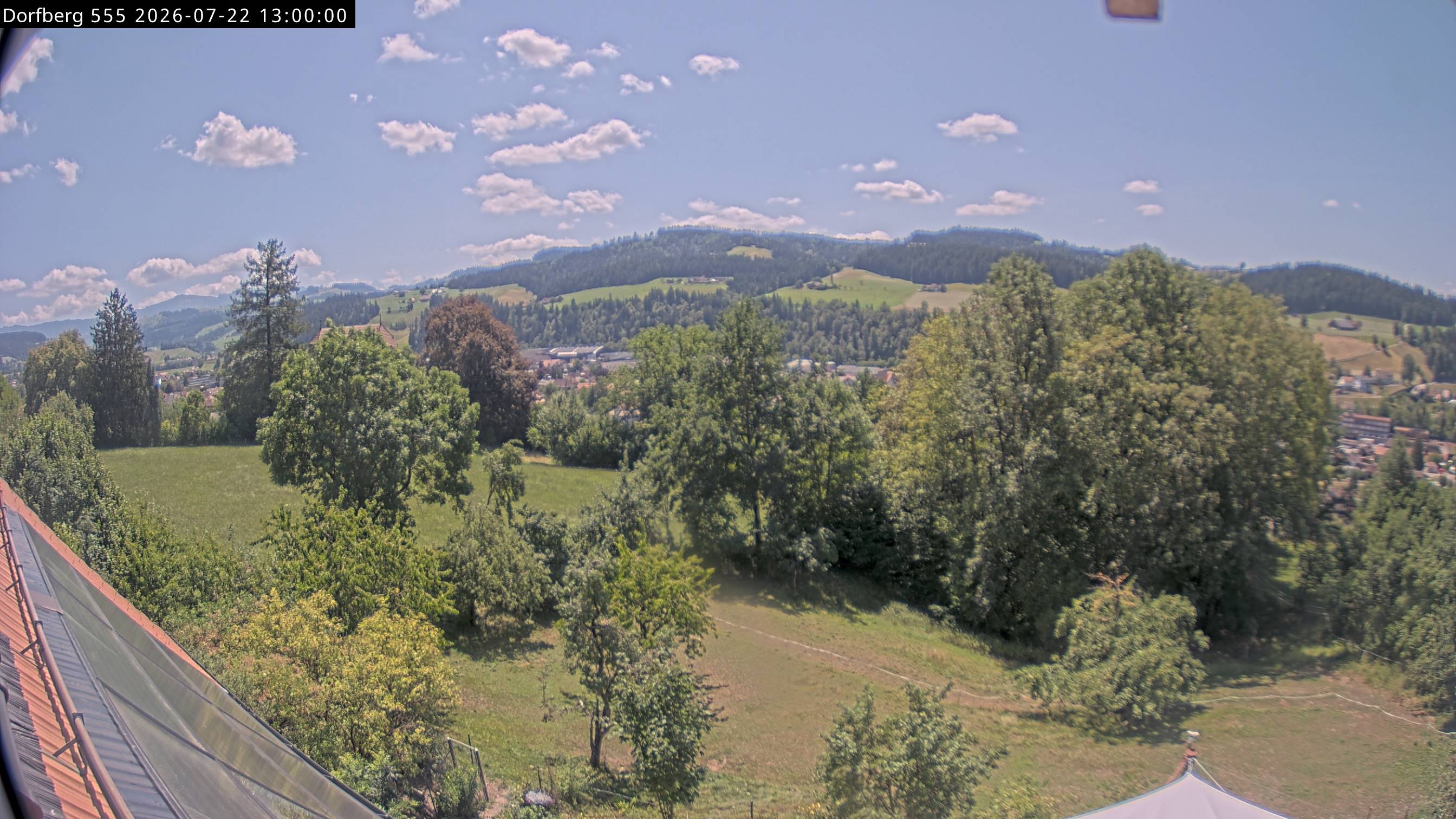 Webcam-Bild: Aussicht vom Dorfberg in Langnau 20260722-130000