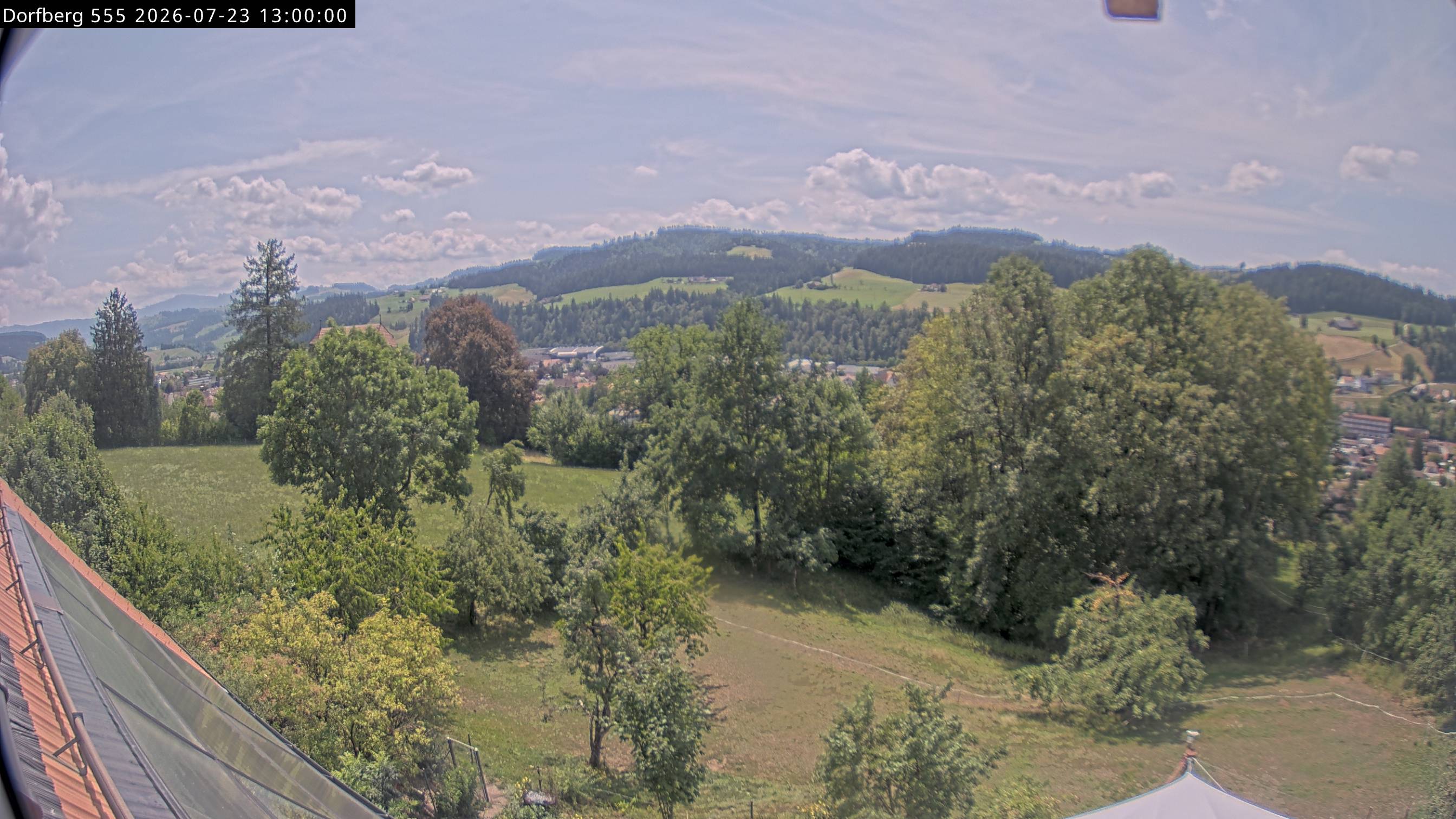 Webcam-Bild: Aussicht vom Dorfberg in Langnau 20260723-130000
