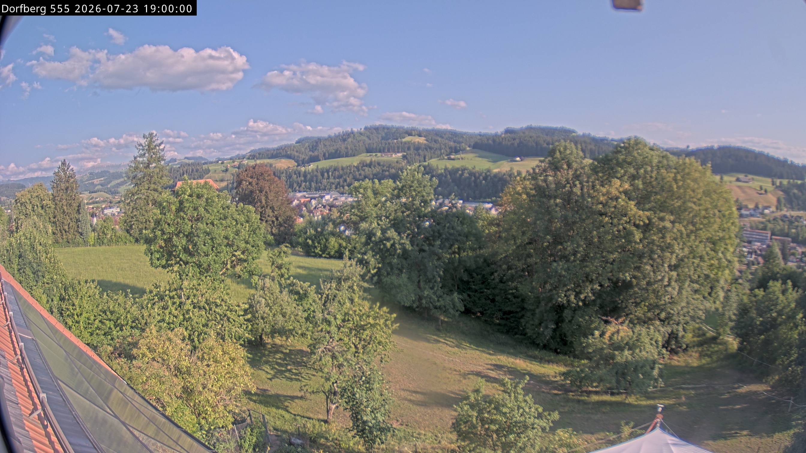 Webcam-Bild: Aussicht vom Dorfberg in Langnau 20260723-190000