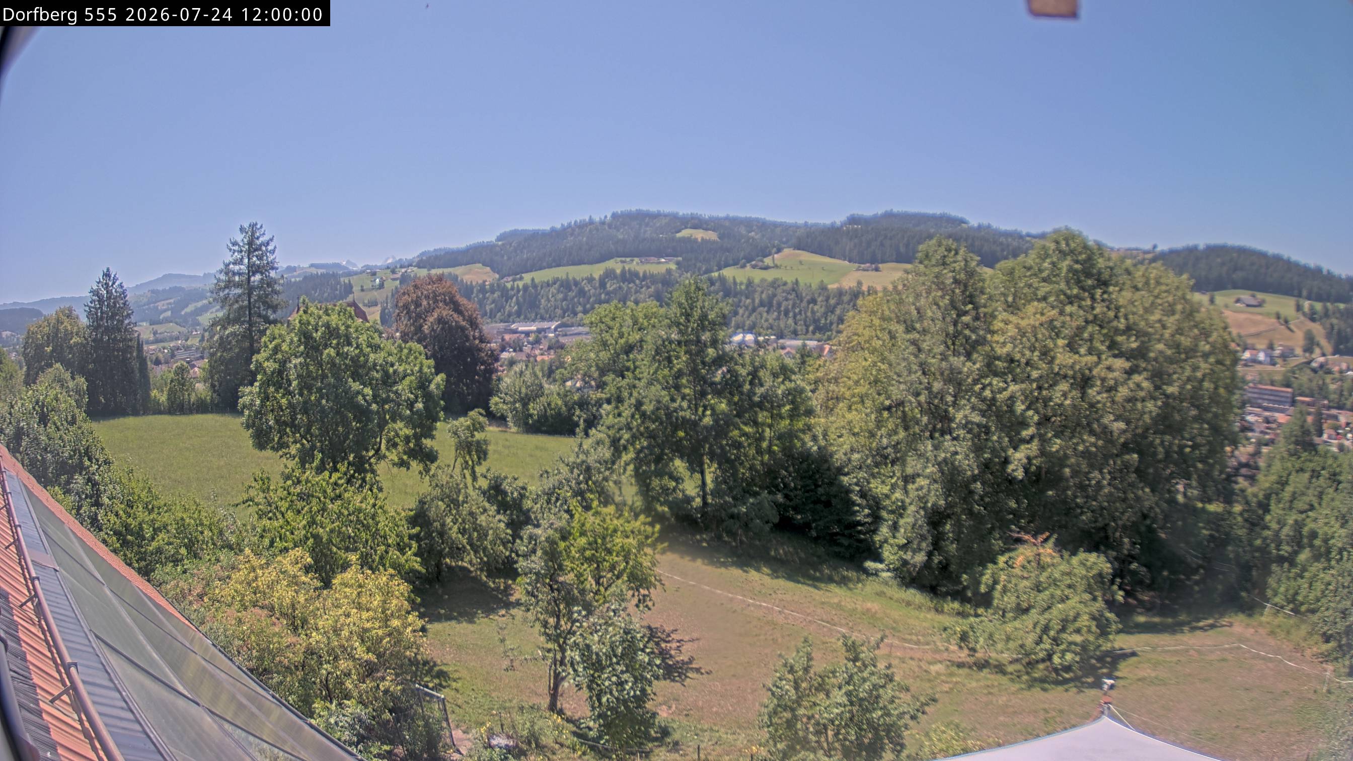 Webcam-Bild: Aussicht vom Dorfberg in Langnau 20260724-120000