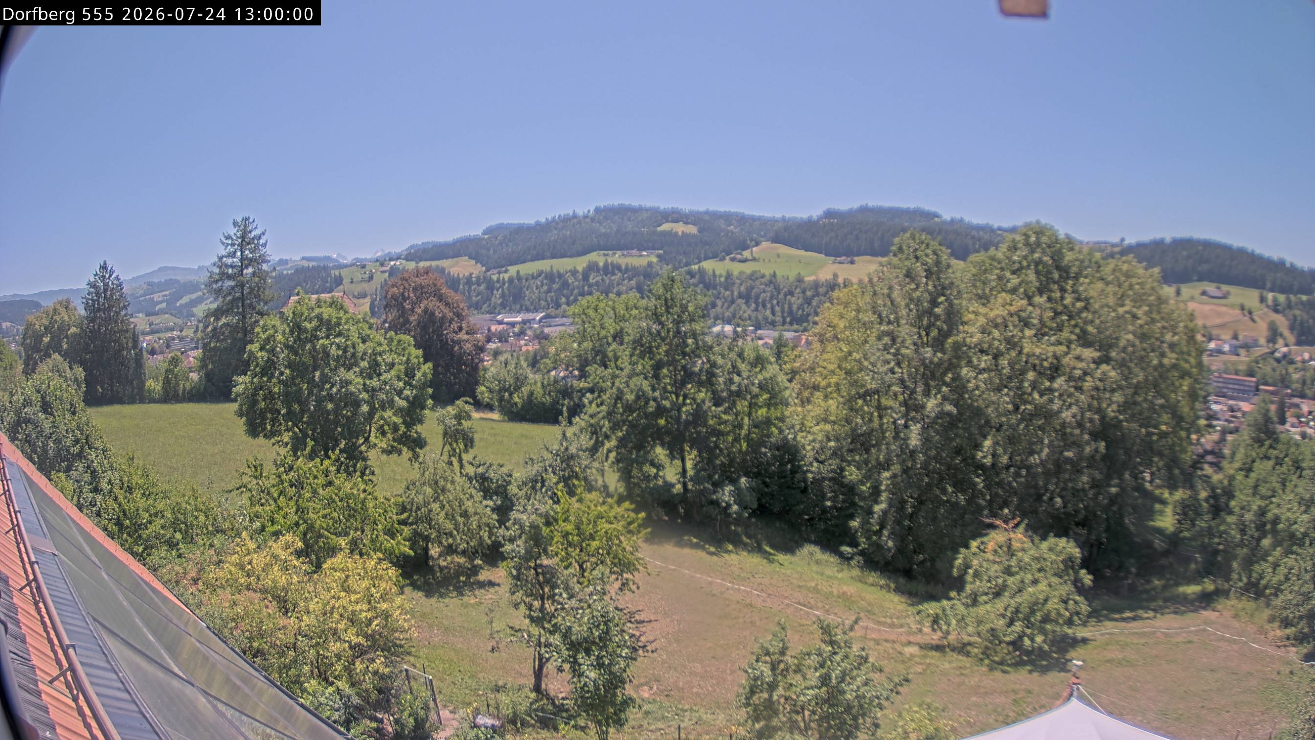 Webcam-Bild: Aussicht vom Dorfberg in Langnau 20260724-130000