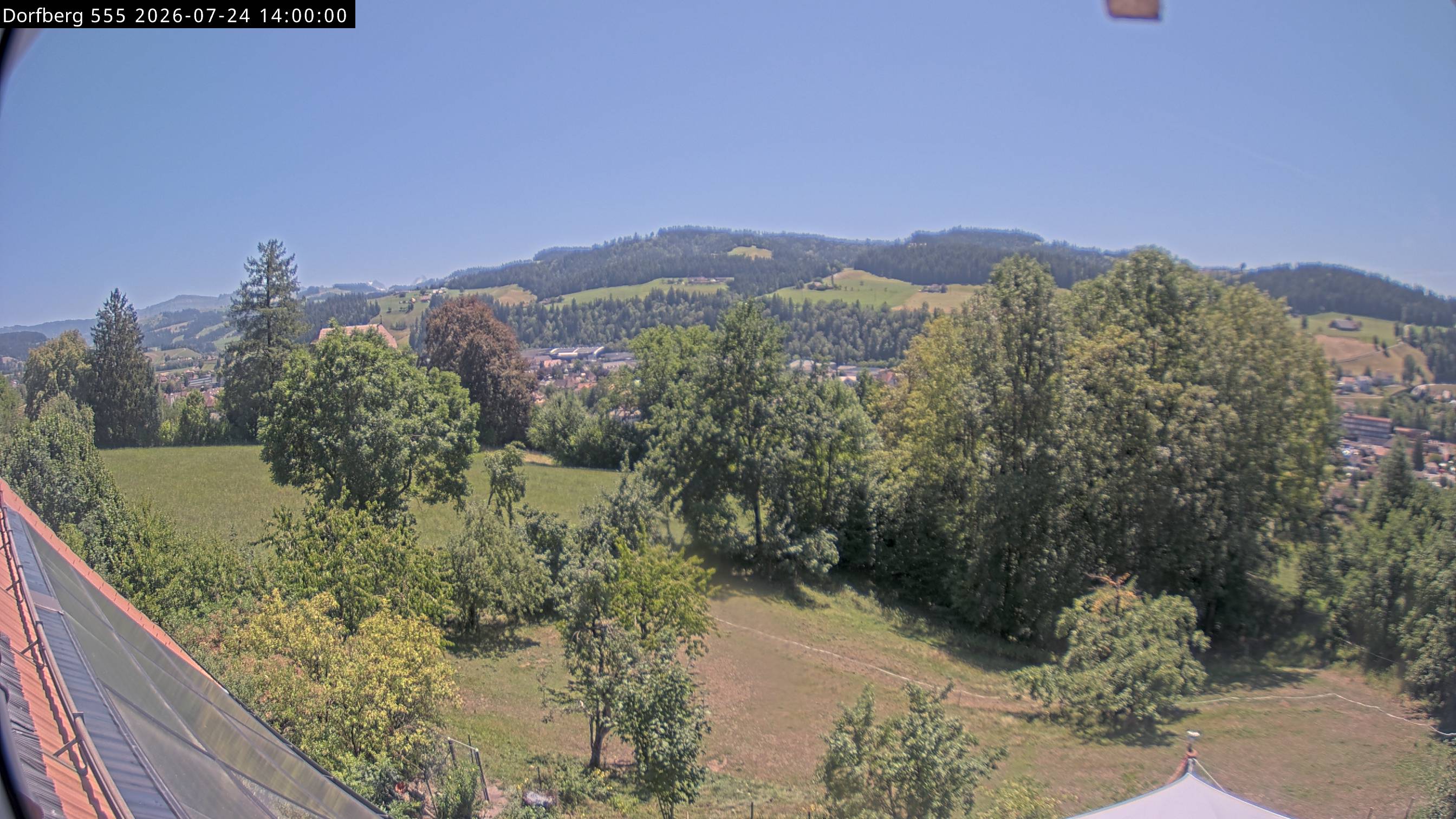 Webcam-Bild: Aussicht vom Dorfberg in Langnau 20260724-140000