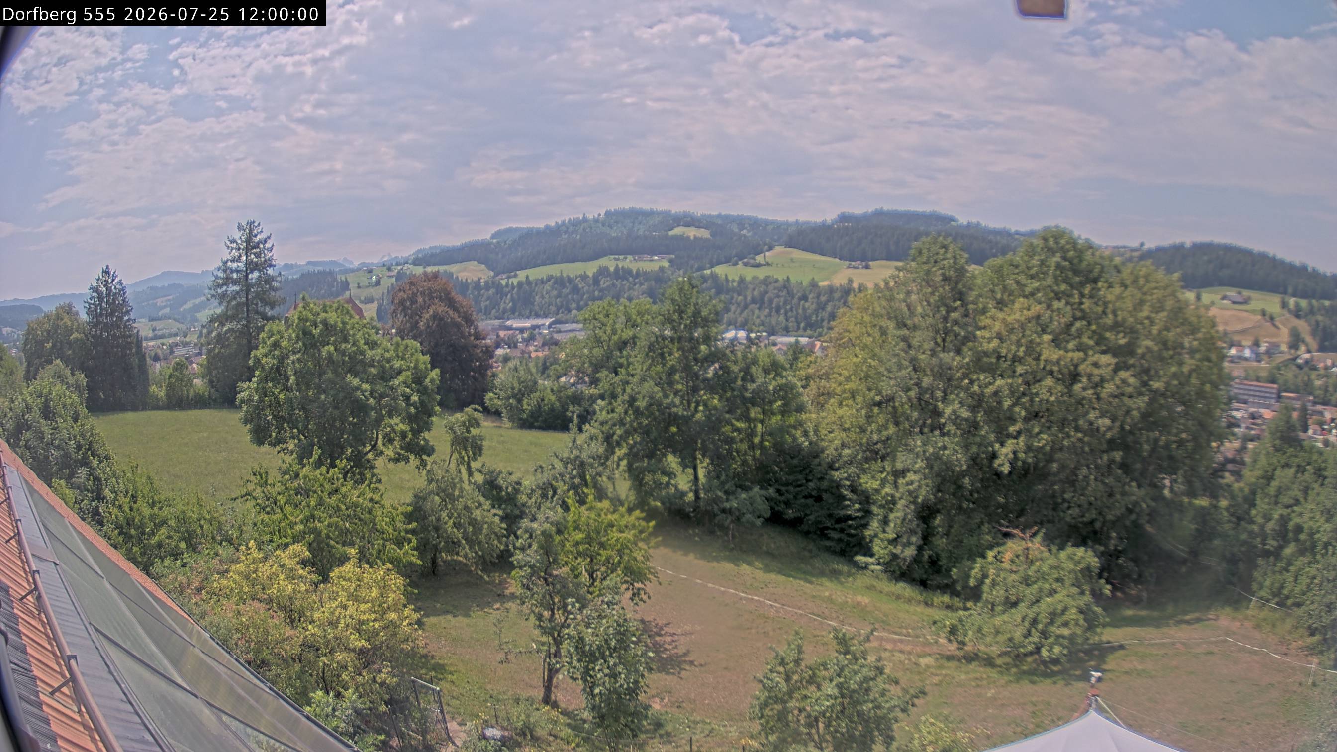 Webcam-Bild: Aussicht vom Dorfberg in Langnau 20260725-120000