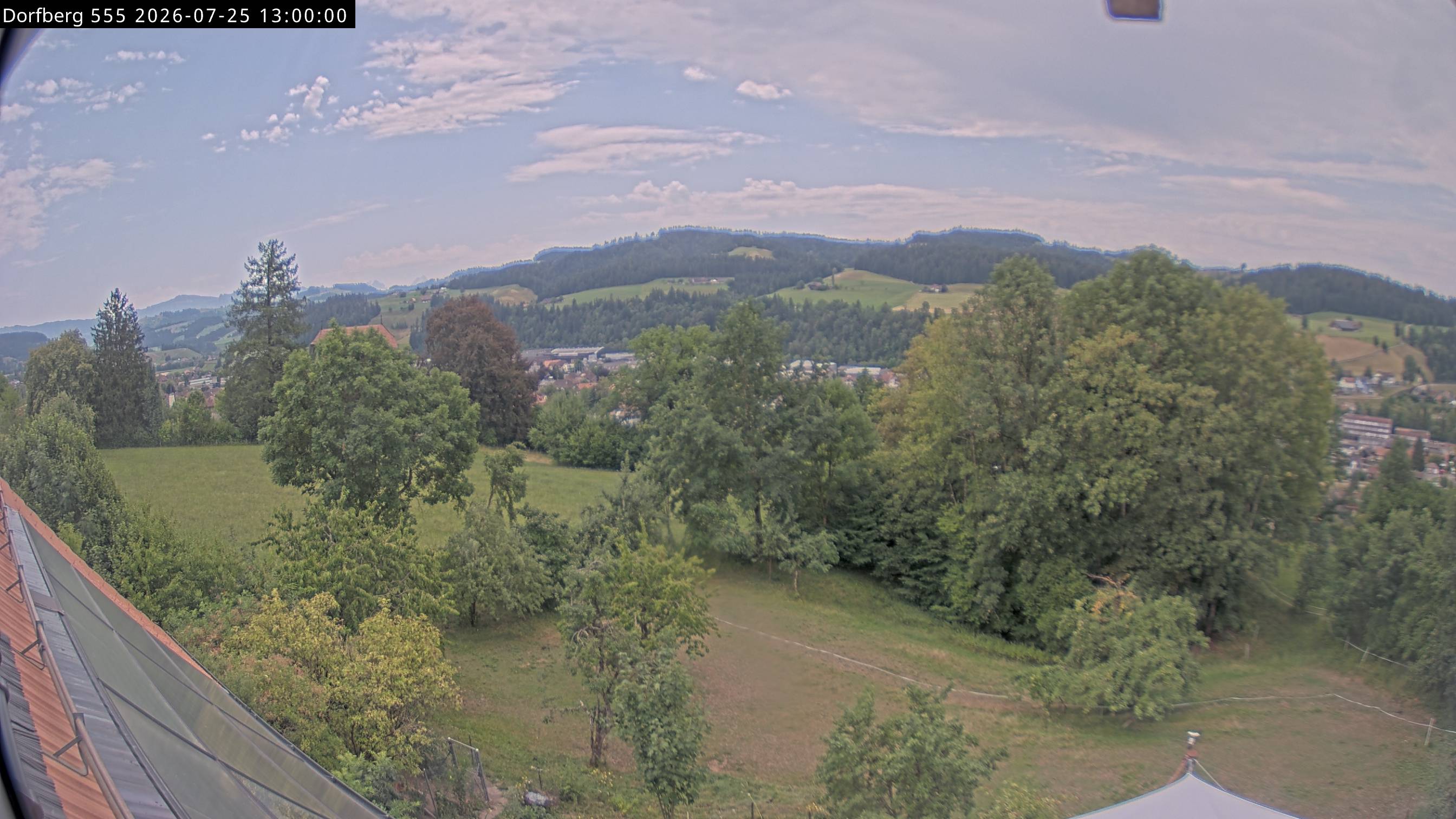Webcam-Bild: Aussicht vom Dorfberg in Langnau 20260725-130000
