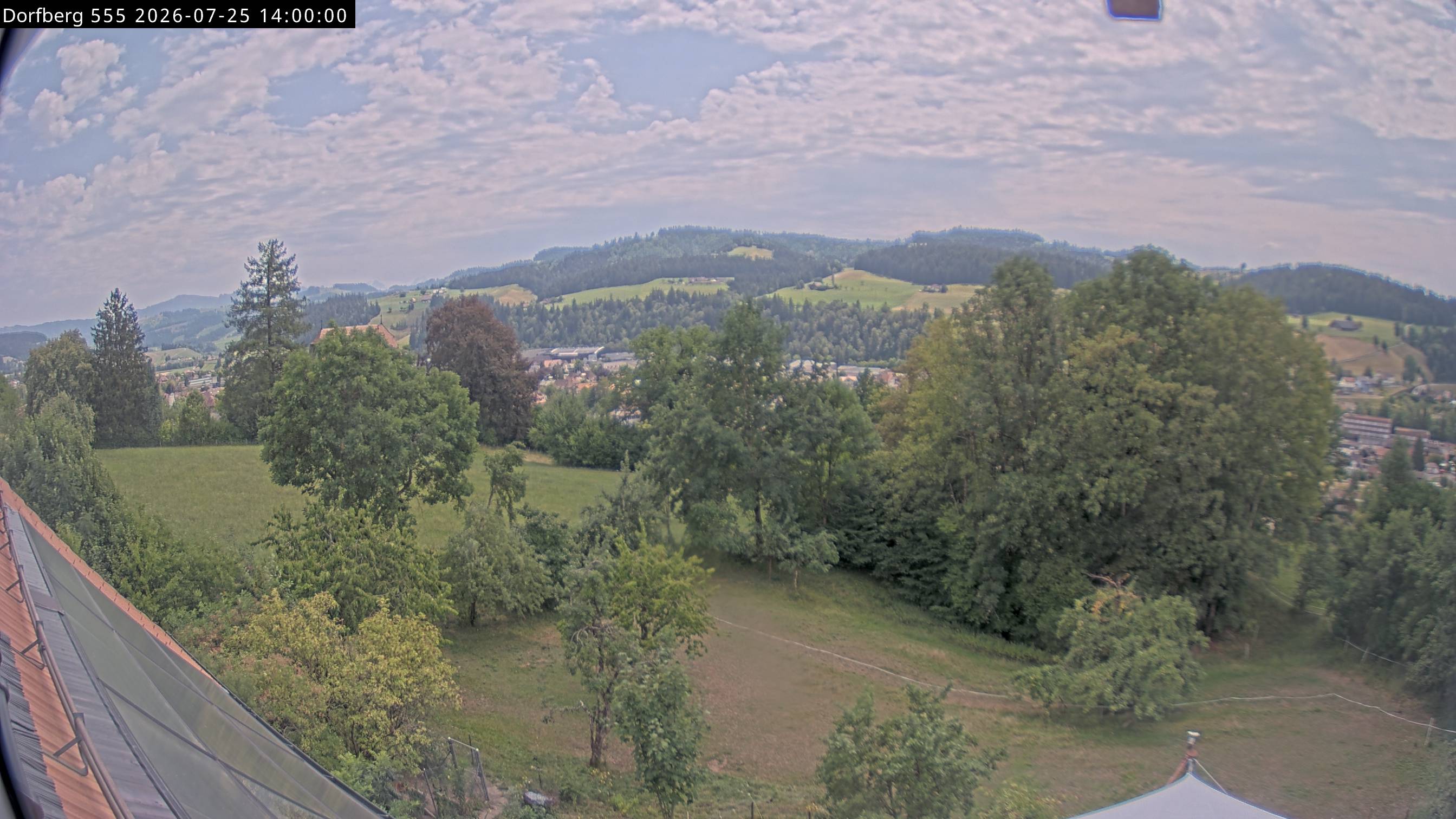 Webcam-Bild: Aussicht vom Dorfberg in Langnau 20260725-140000