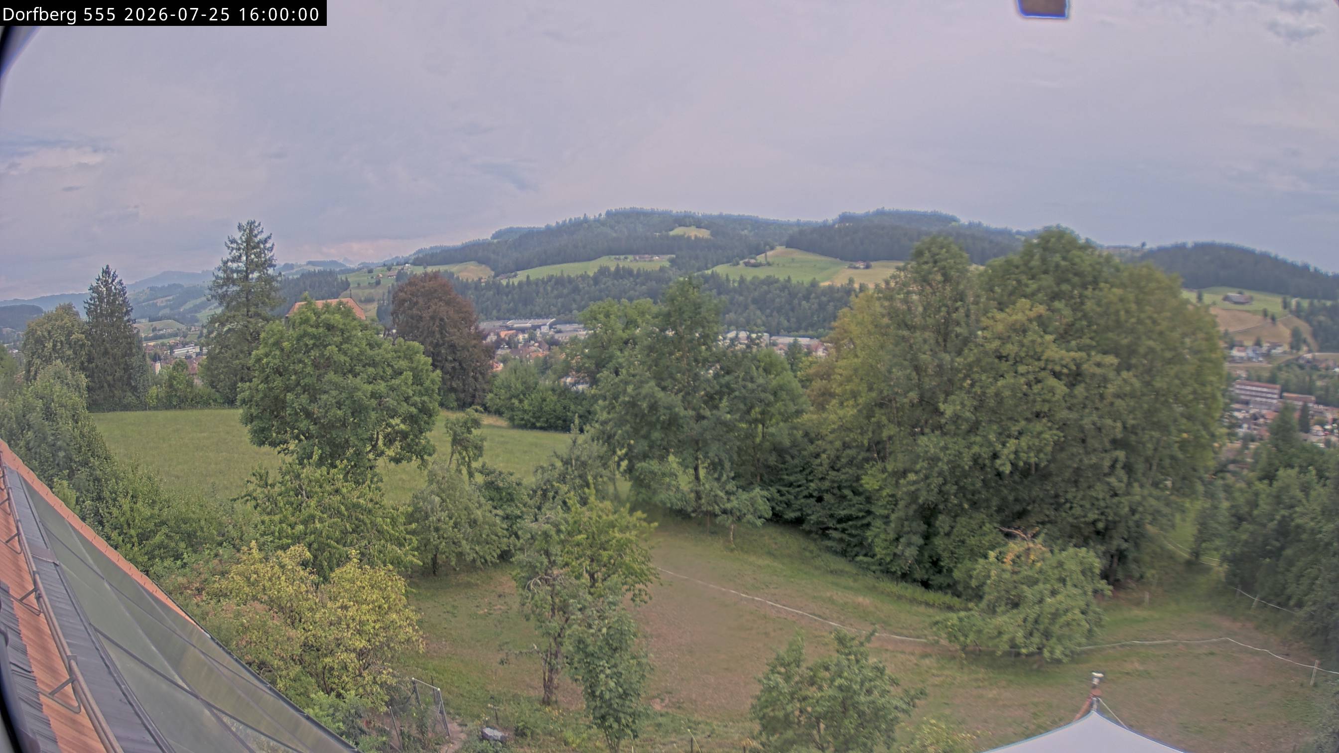 Webcam-Bild: Aussicht vom Dorfberg in Langnau 20260725-160000
