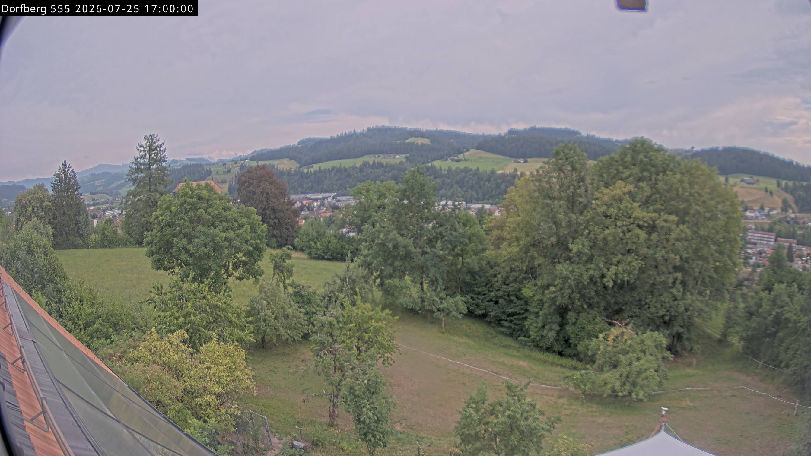 Webcam-Bild: Aussicht vom Dorfberg in Langnau 20260725-170000