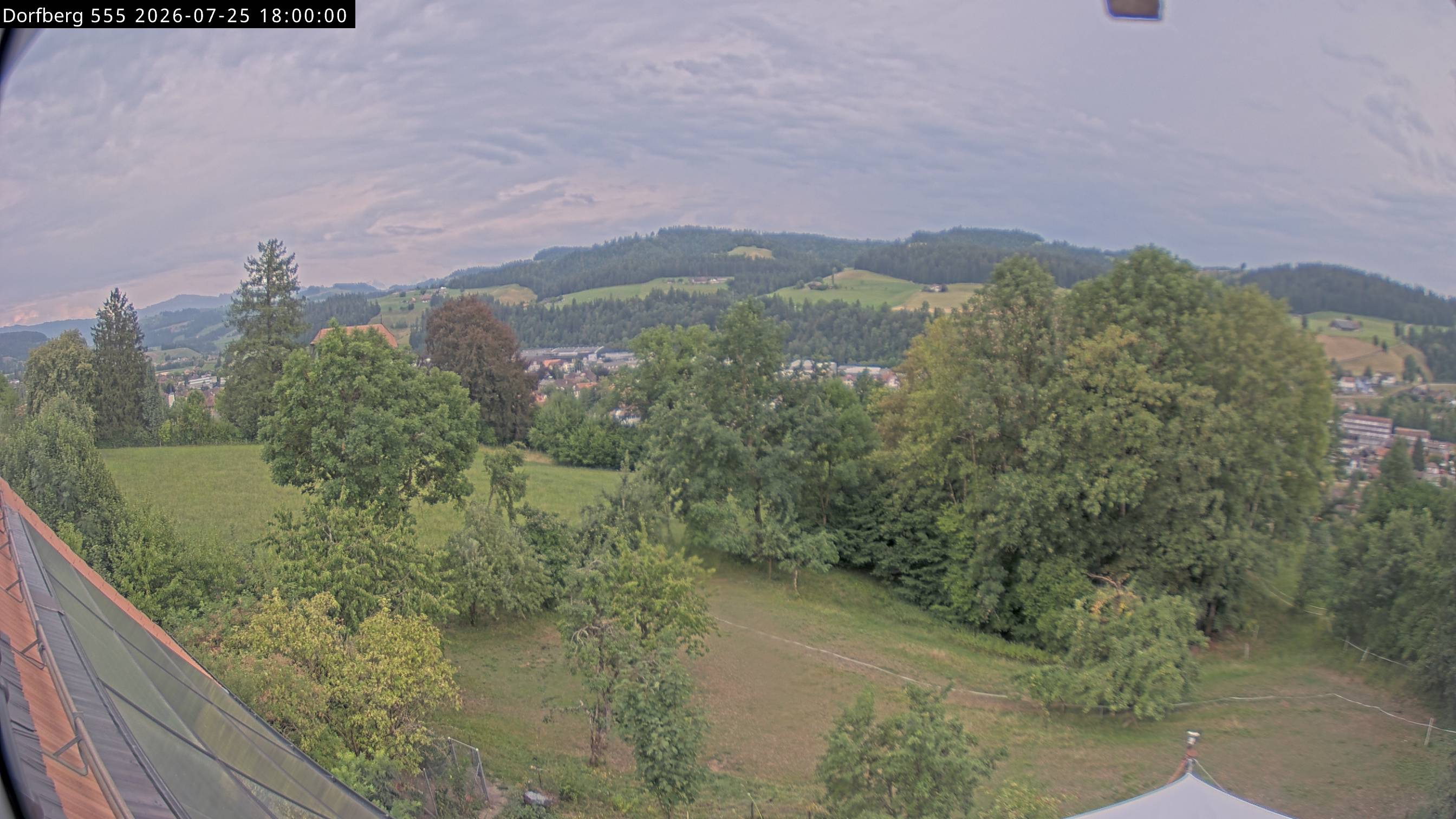 Webcam-Bild: Aussicht vom Dorfberg in Langnau 20260725-180000