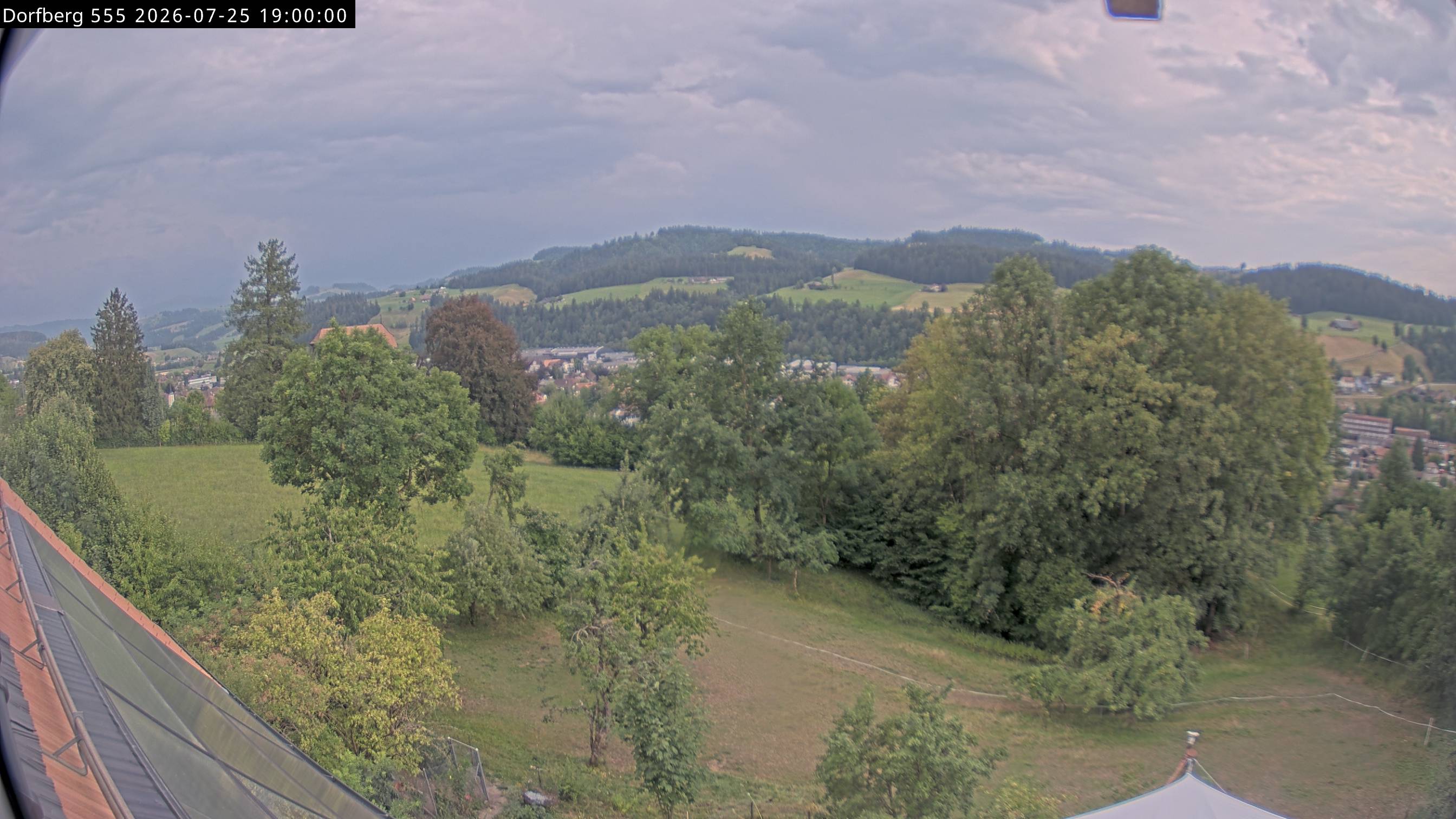 Webcam-Bild: Aussicht vom Dorfberg in Langnau 20260725-190000