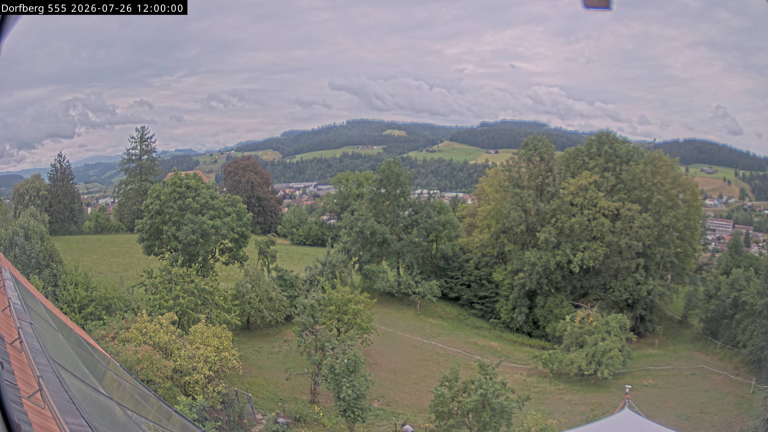 Webcam-Bild: Aussicht vom Dorfberg in Langnau 20260726-120000