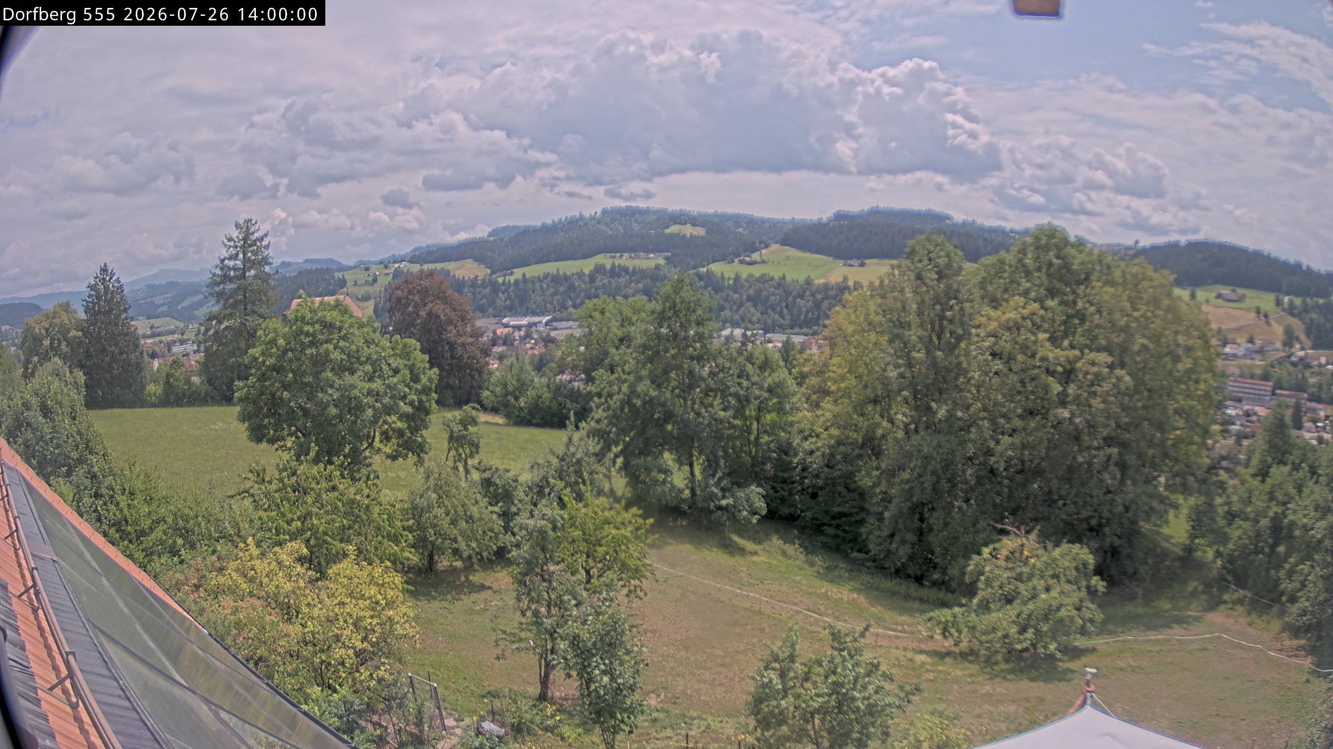Webcam-Bild: Aussicht vom Dorfberg in Langnau 20260726-140000