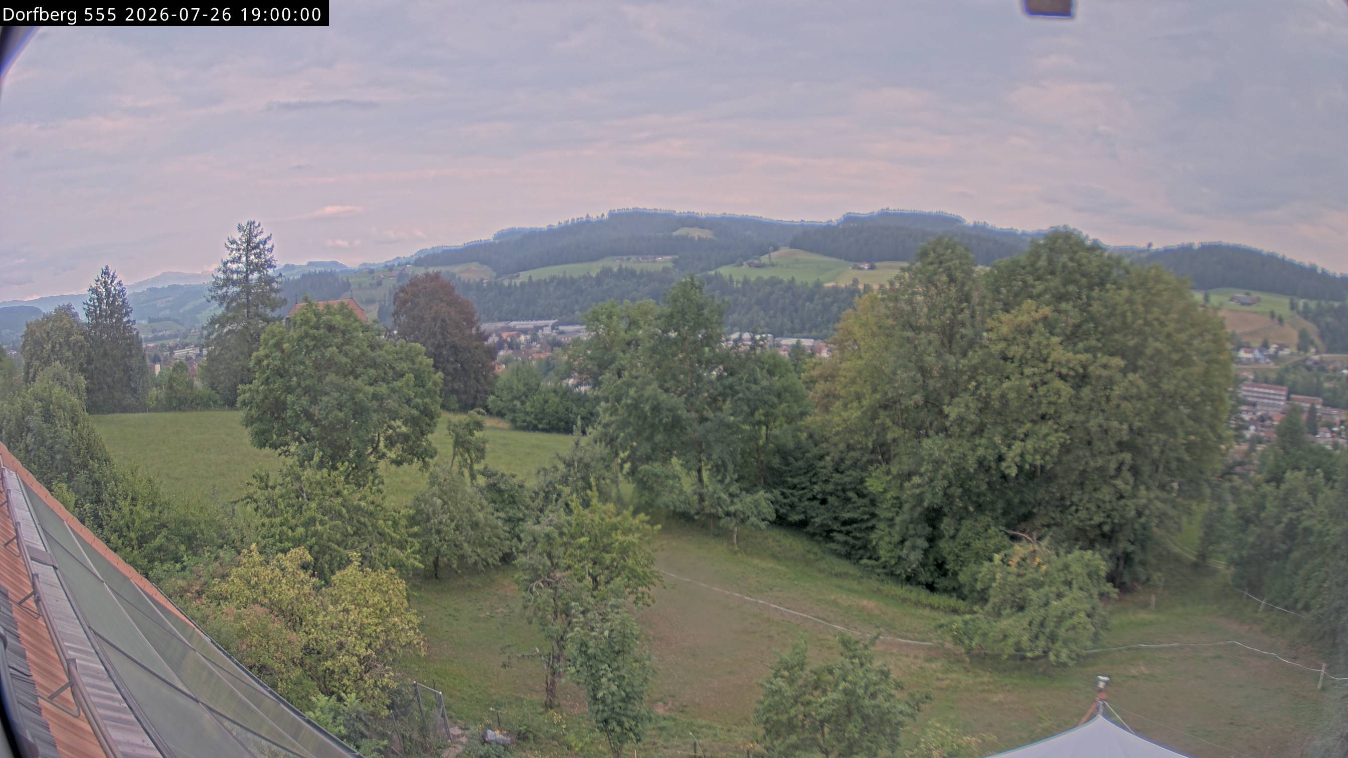 Webcam-Bild: Aussicht vom Dorfberg in Langnau 20260726-190000