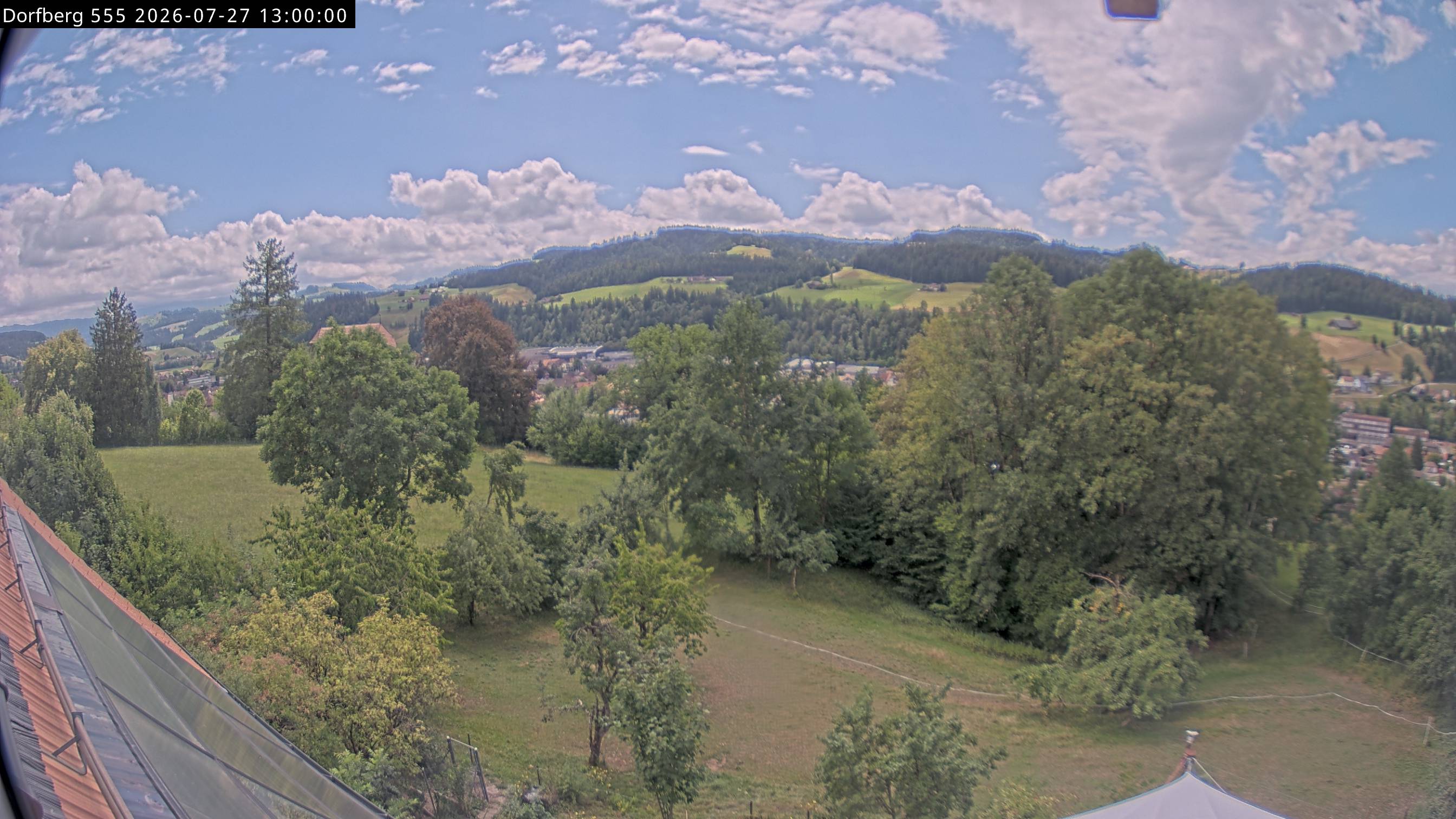 Webcam-Bild: Aussicht vom Dorfberg in Langnau 20260727-130000