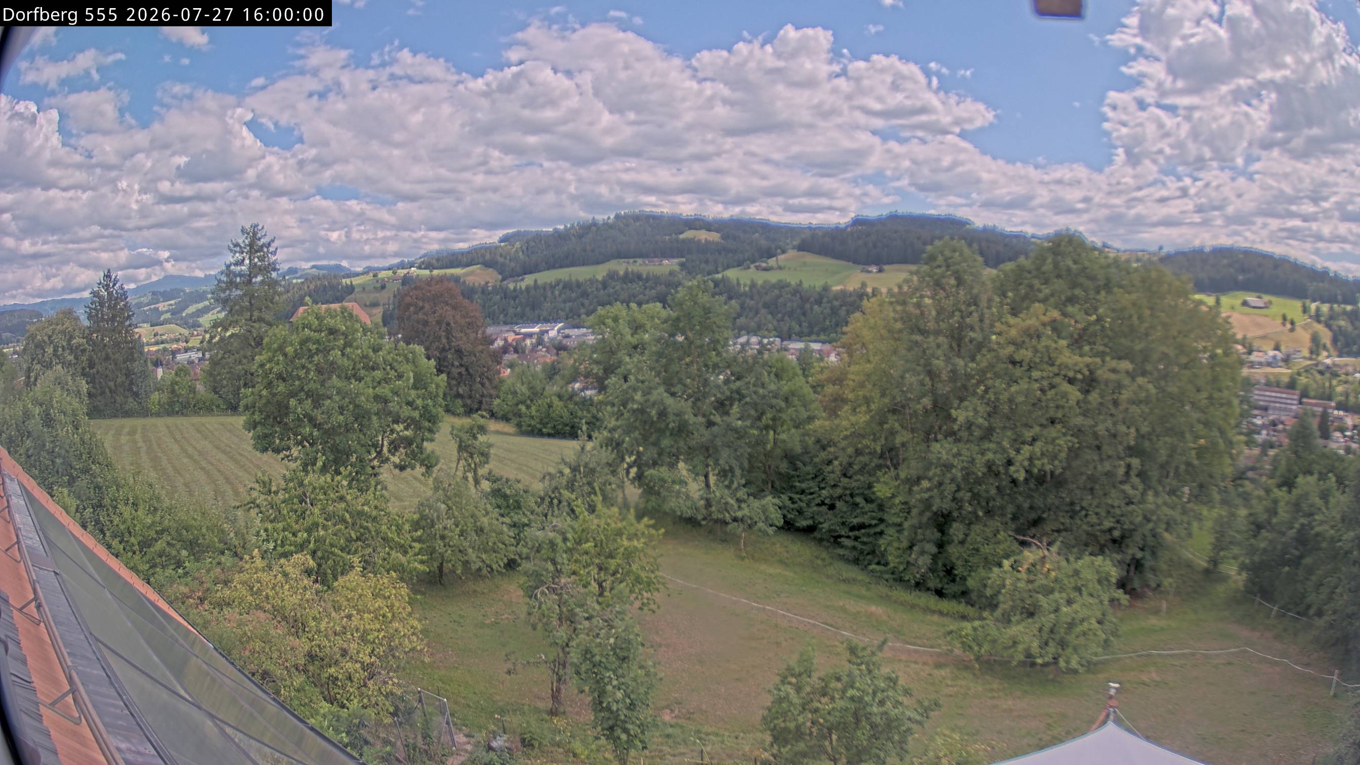 Webcam-Bild: Aussicht vom Dorfberg in Langnau 20260727-160000