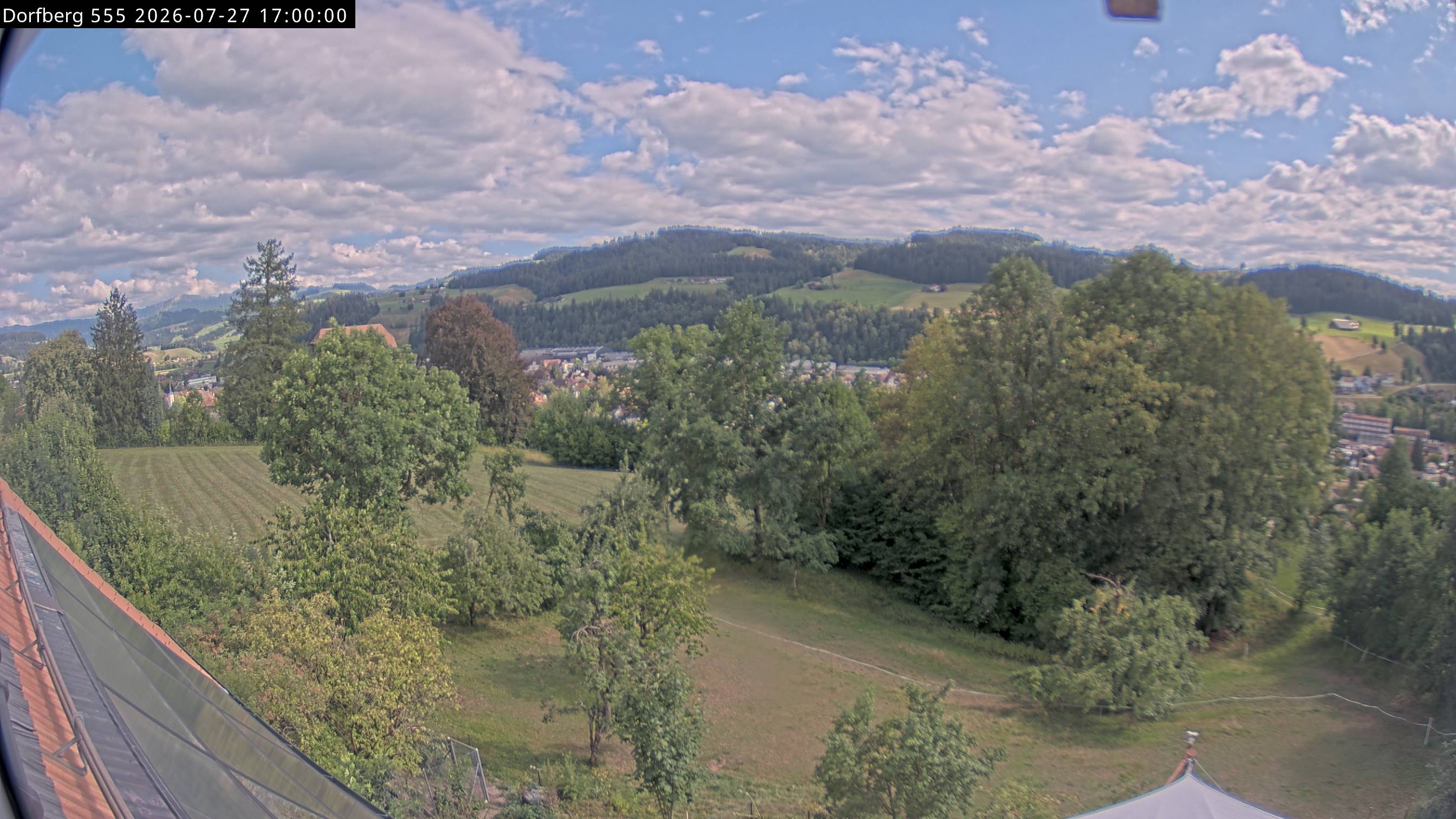 Webcam-Bild: Aussicht vom Dorfberg in Langnau 20260727-170000