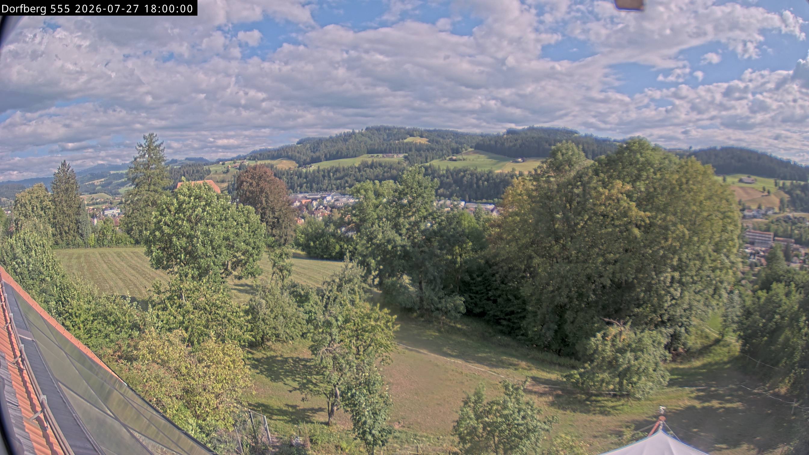 Webcam-Bild: Aussicht vom Dorfberg in Langnau 20260727-180000