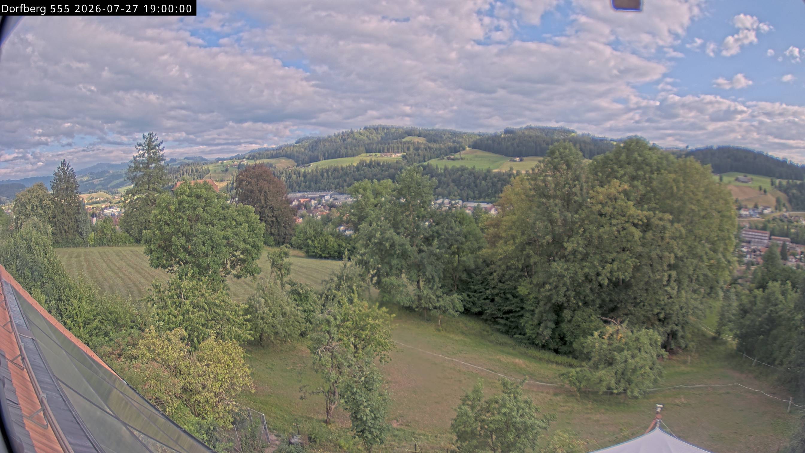 Webcam-Bild: Aussicht vom Dorfberg in Langnau 20260727-190000