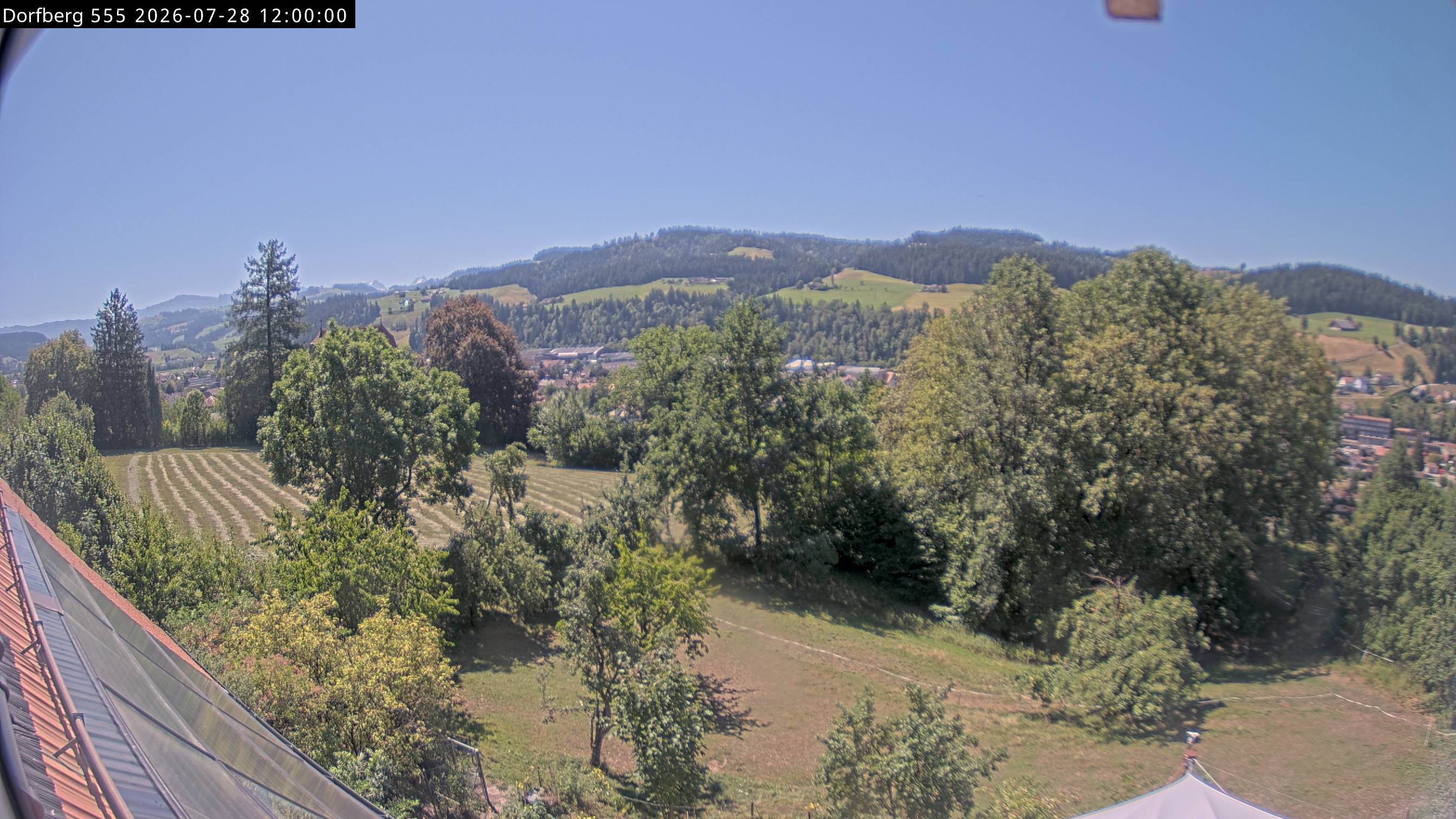 Webcam-Bild: Aussicht vom Dorfberg in Langnau 20260728-120000