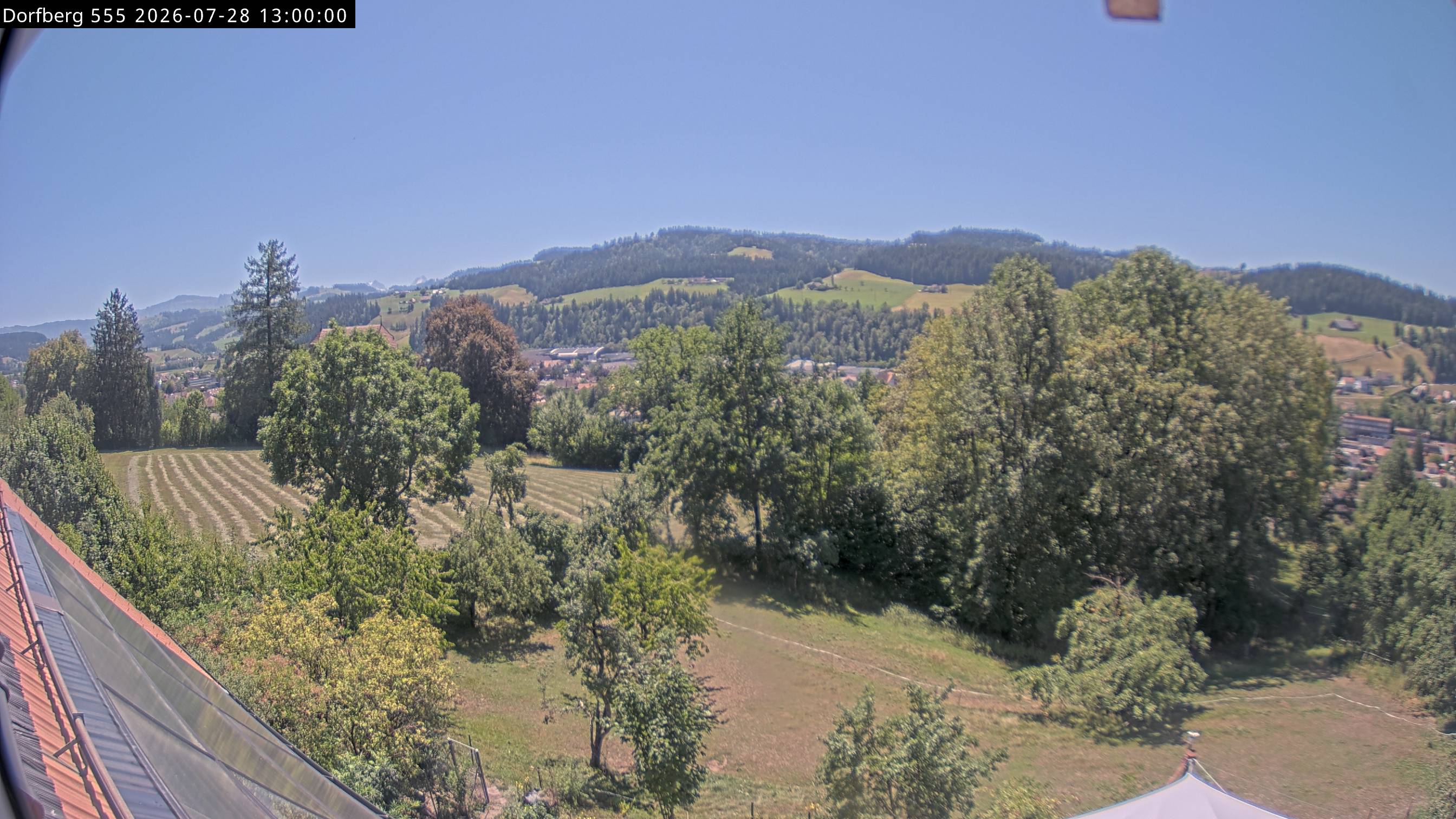 Webcam-Bild: Aussicht vom Dorfberg in Langnau 20260728-130000