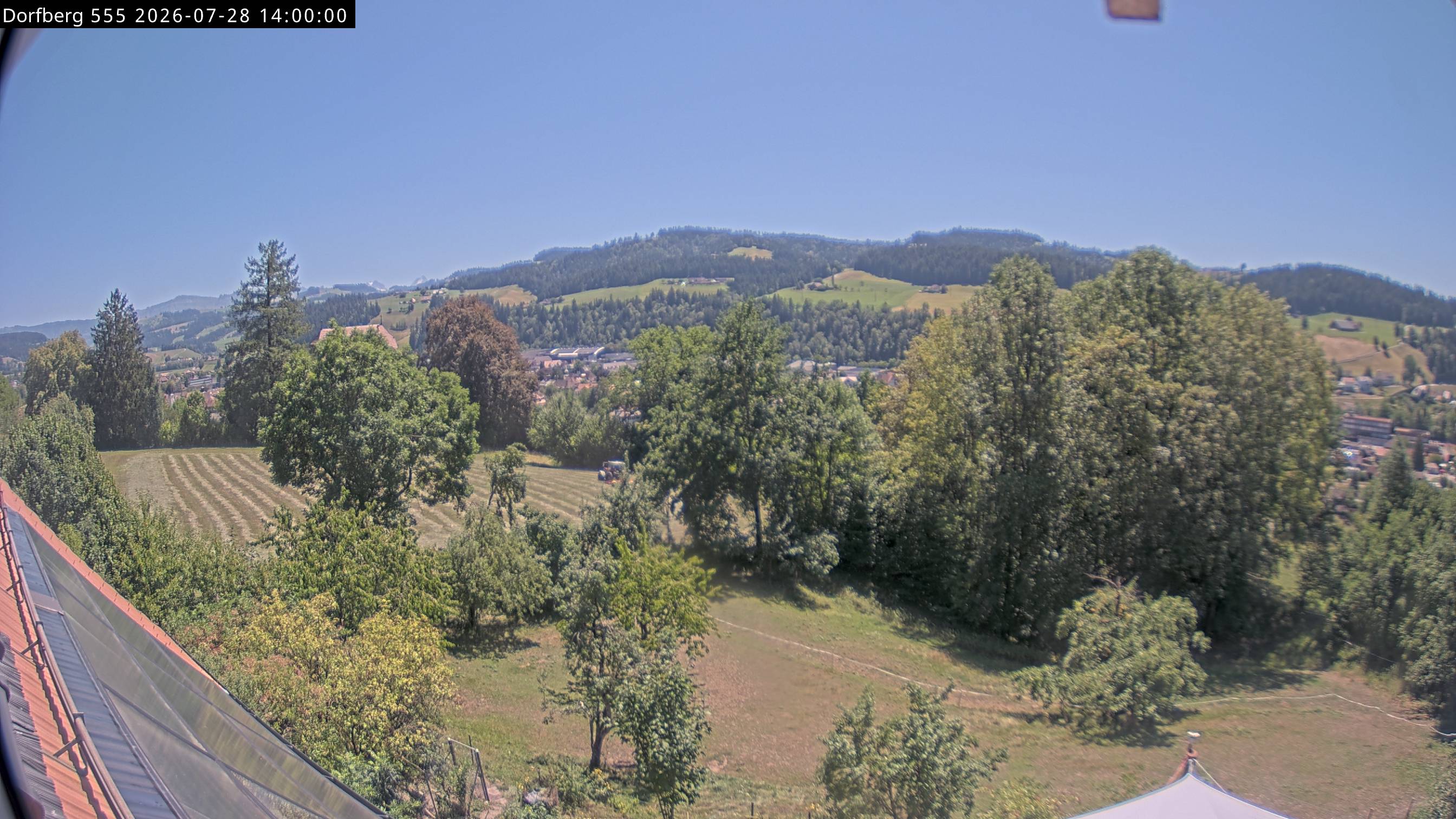 Webcam-Bild: Aussicht vom Dorfberg in Langnau 20260728-140000