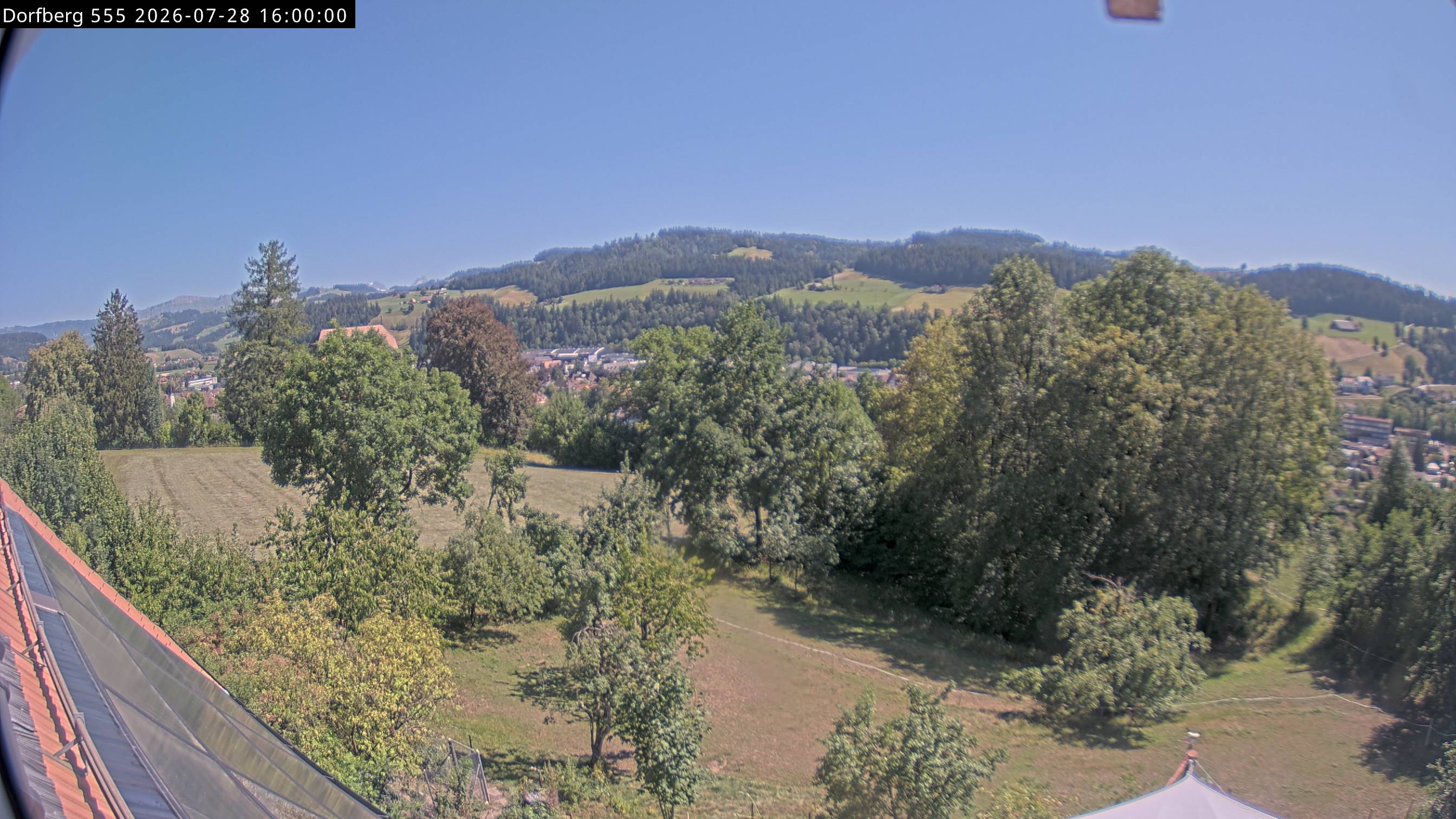 Webcam-Bild: Aussicht vom Dorfberg in Langnau 20260728-160000
