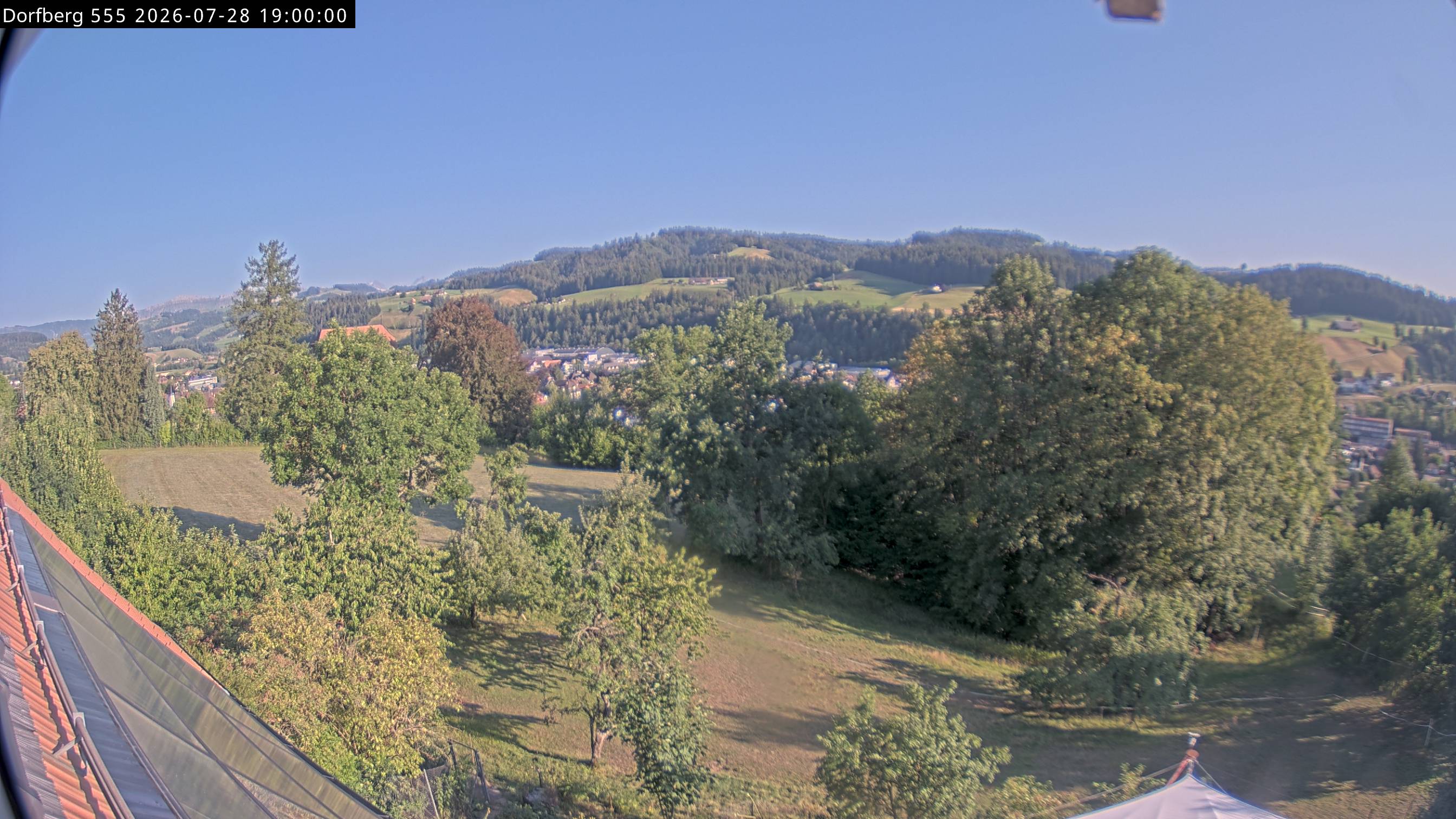 Webcam-Bild: Aussicht vom Dorfberg in Langnau 20260728-190000
