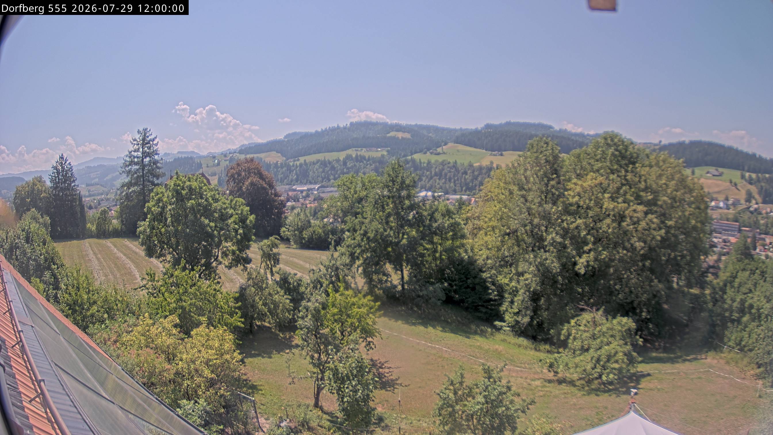 Webcam-Bild: Aussicht vom Dorfberg in Langnau 20260729-120000