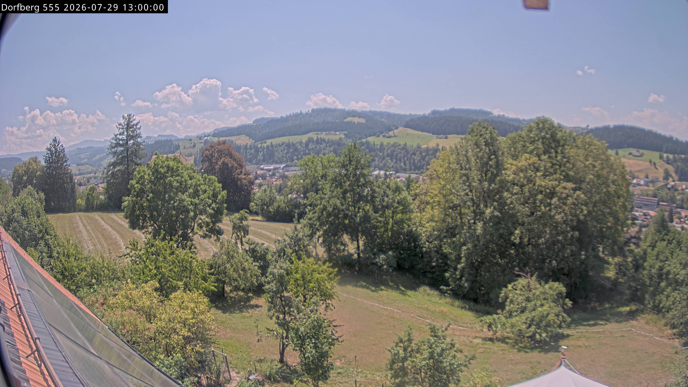 Webcam-Bild: Aussicht vom Dorfberg in Langnau 20260729-130000