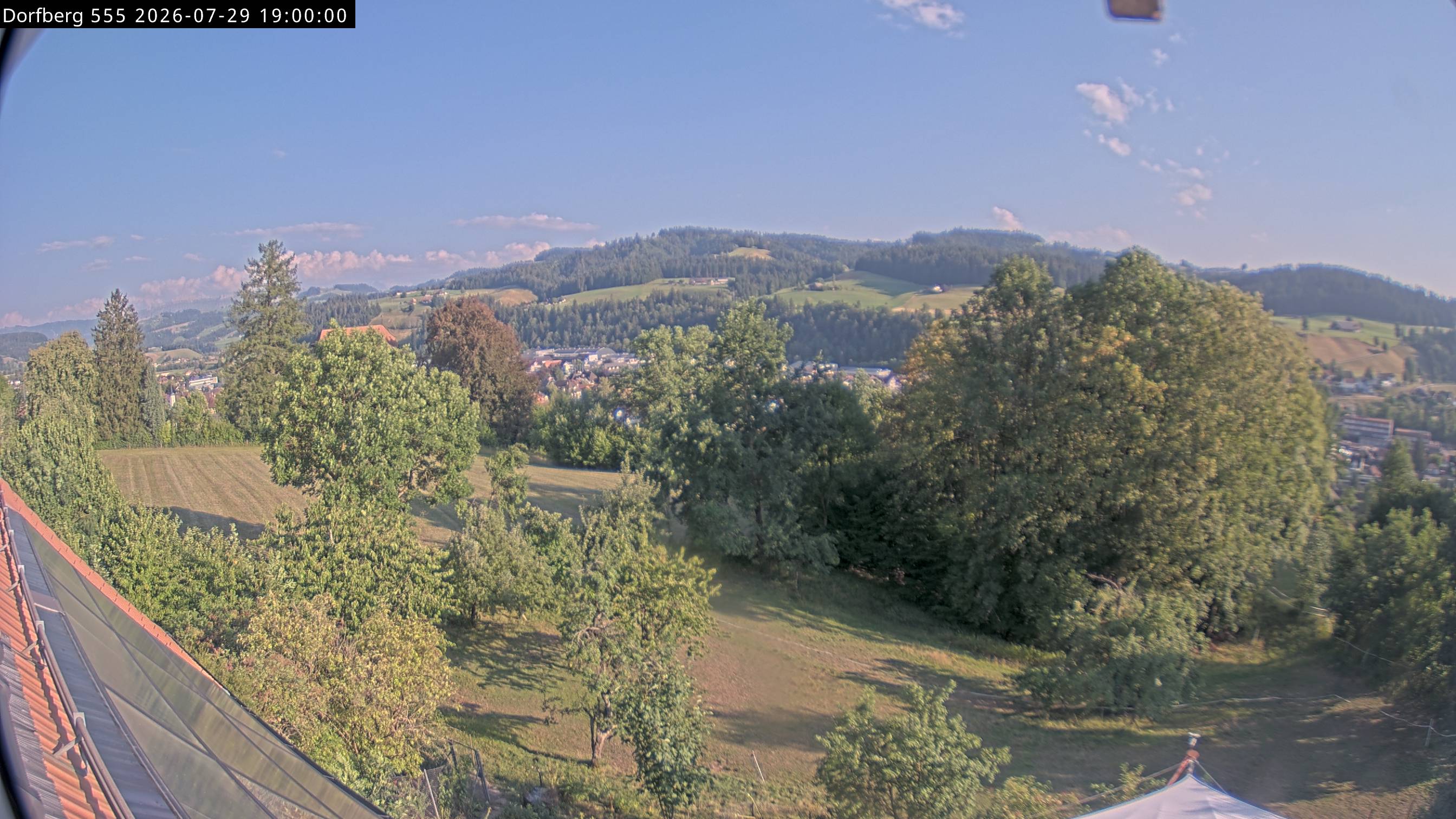 Webcam-Bild: Aussicht vom Dorfberg in Langnau 20260729-190000