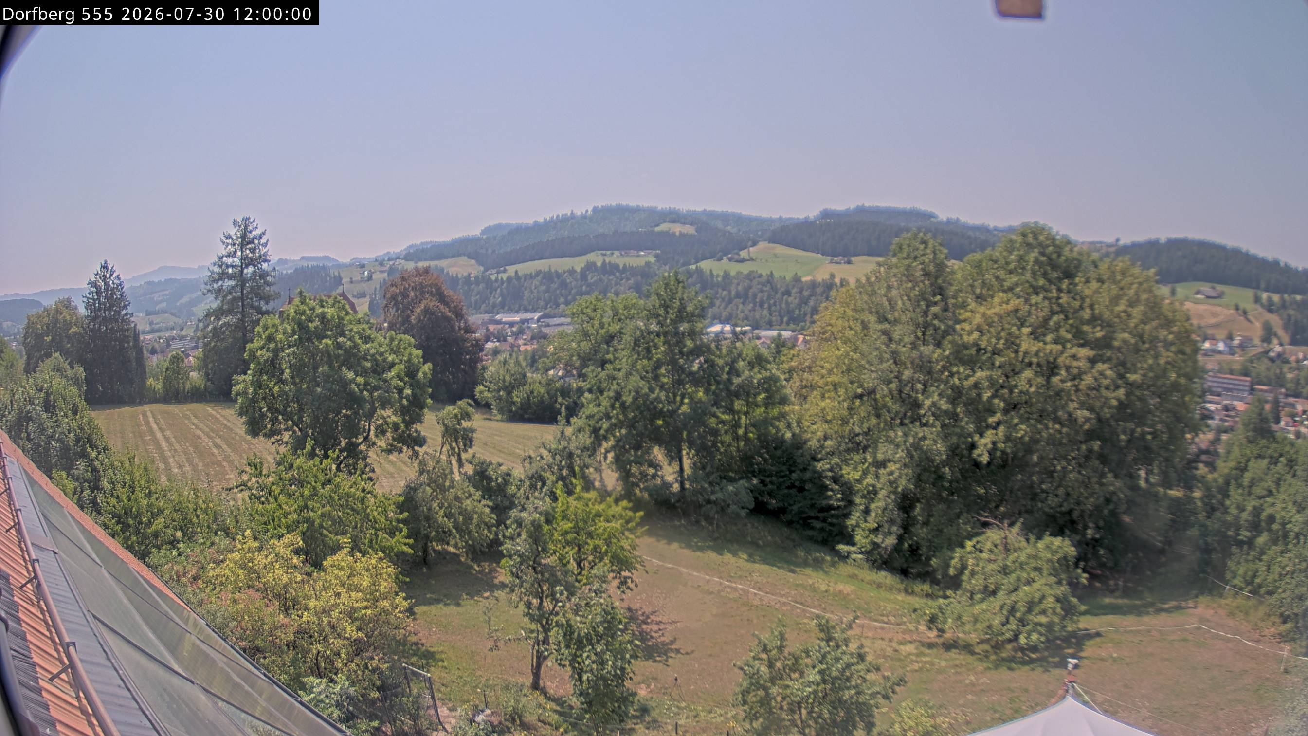 Webcam-Bild: Aussicht vom Dorfberg in Langnau 20260730-120000