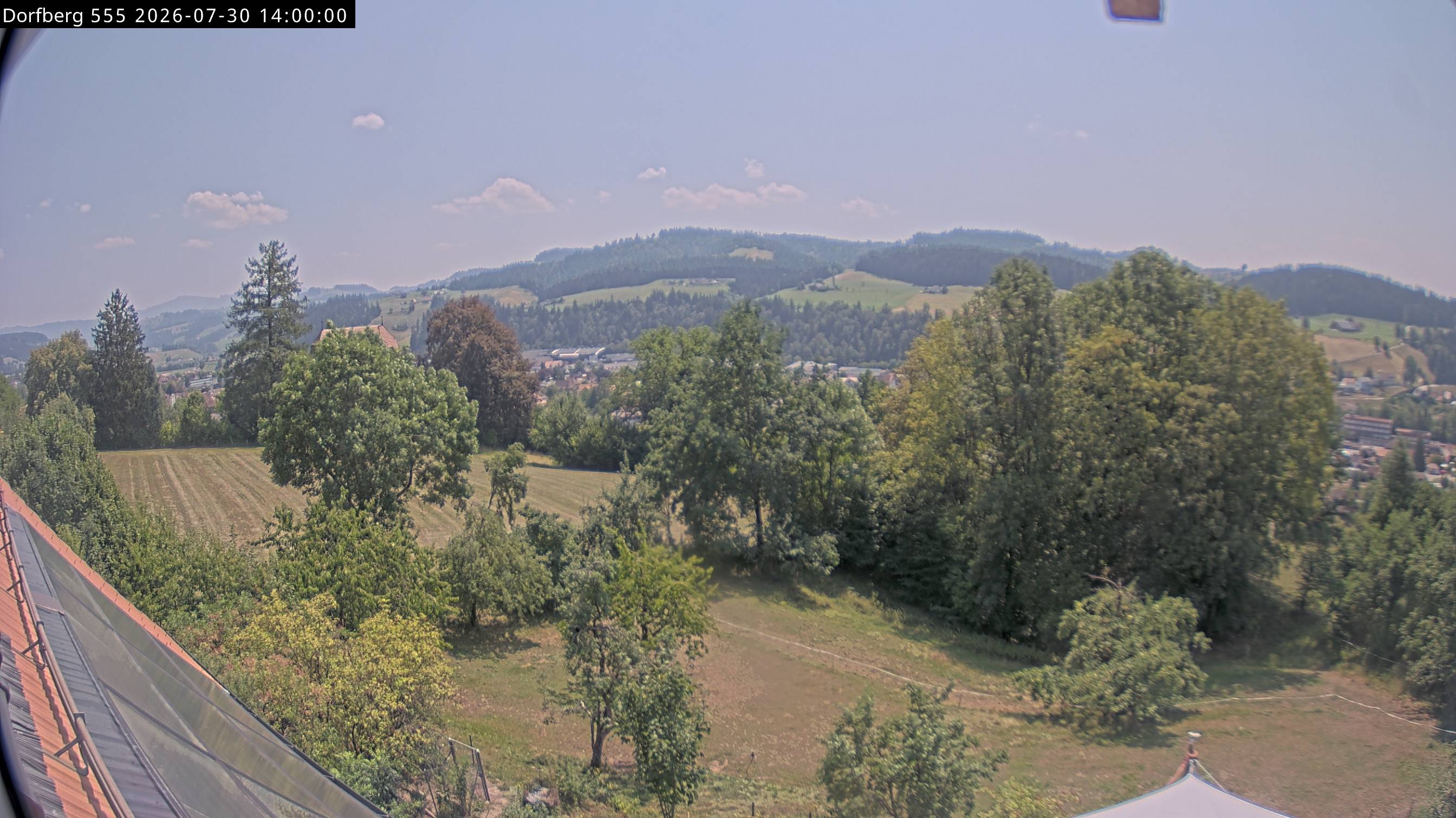 Webcam-Bild: Aussicht vom Dorfberg in Langnau 20260730-140000