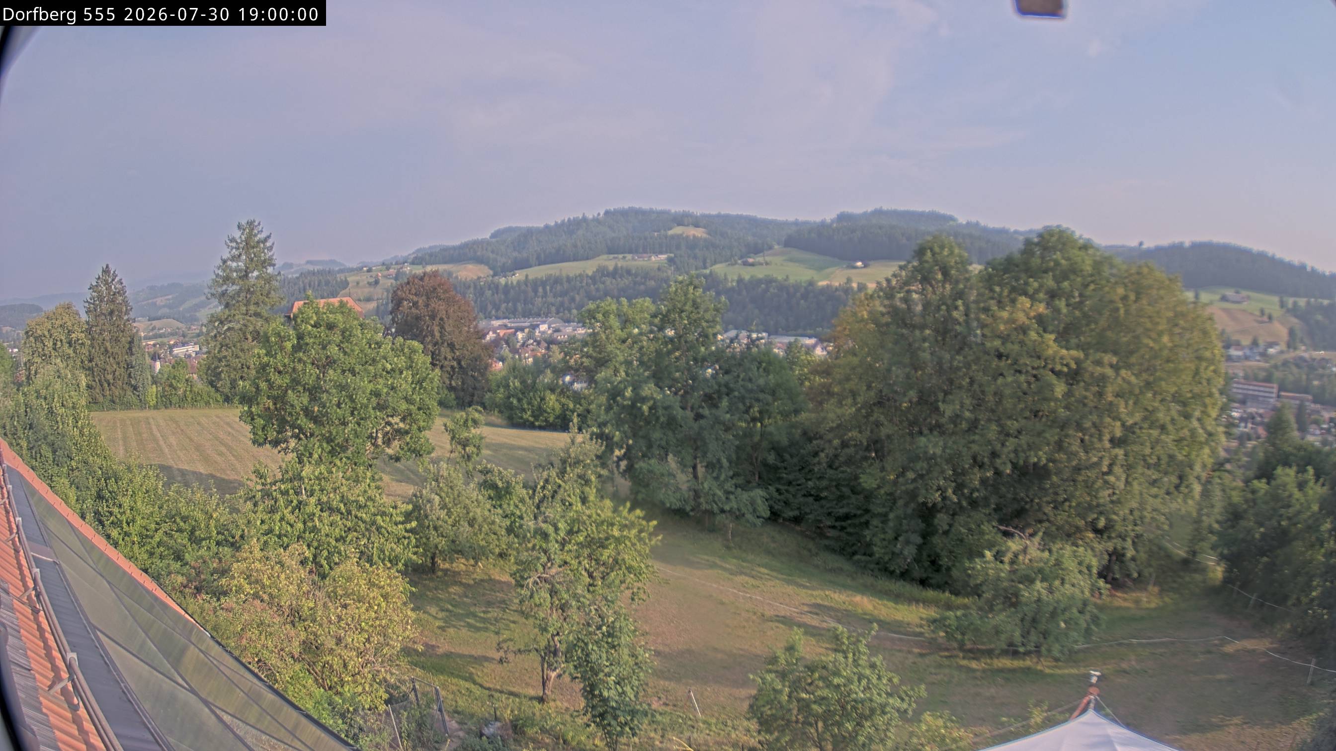 Webcam-Bild: Aussicht vom Dorfberg in Langnau 20260730-190000