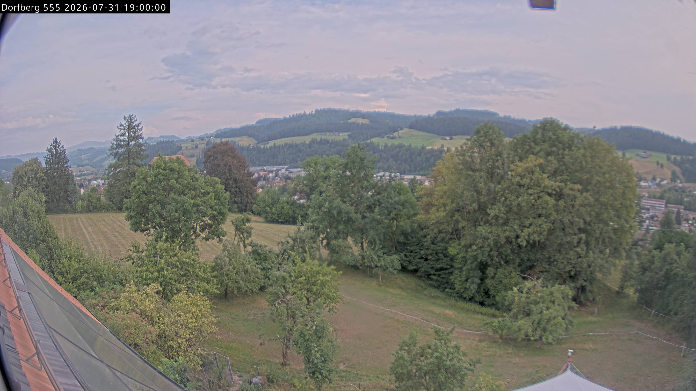 Webcam-Bild: Aussicht vom Dorfberg in Langnau 20260731-190000
