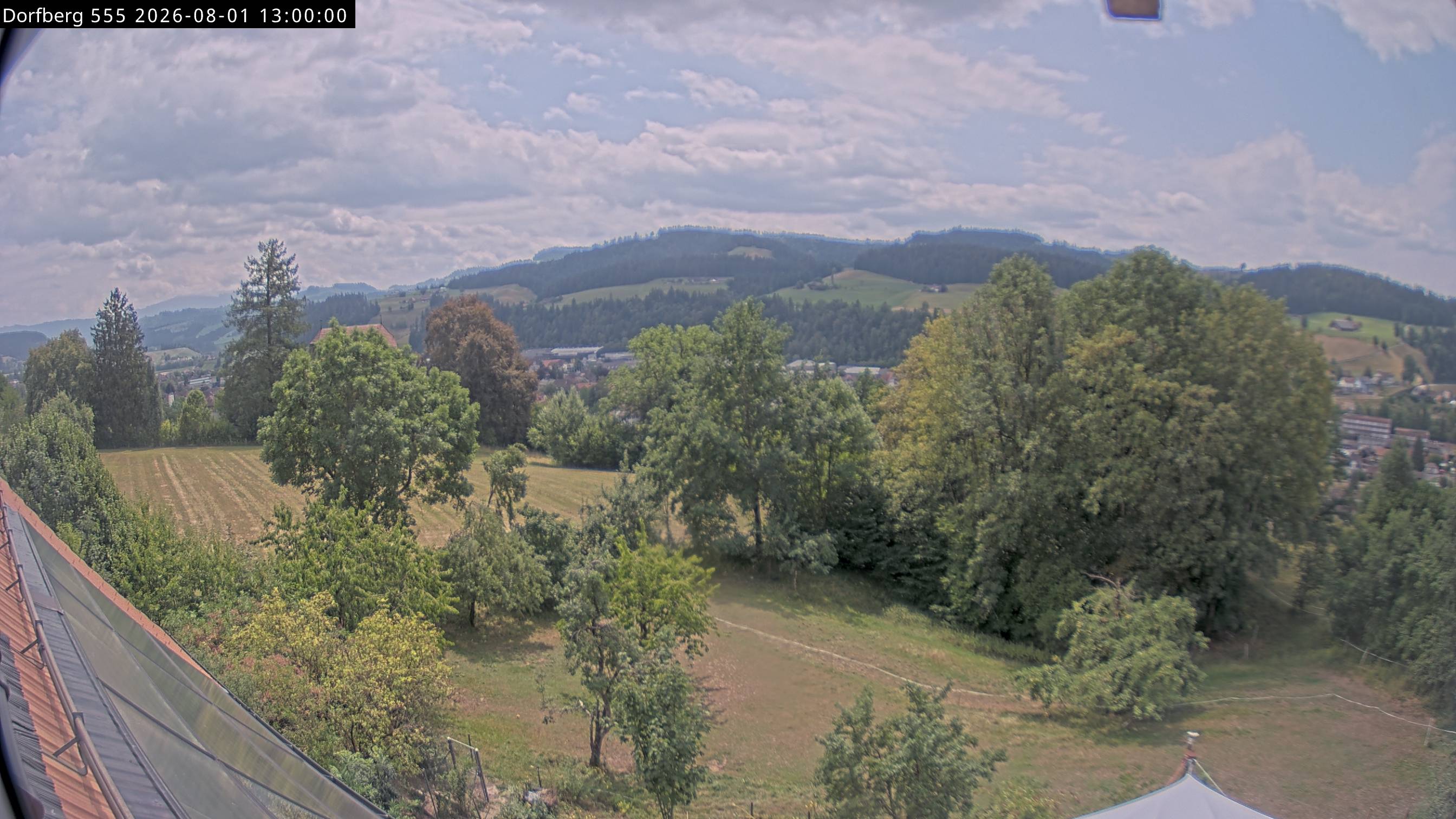 Webcam-Bild: Aussicht vom Dorfberg in Langnau 20260801-130000
